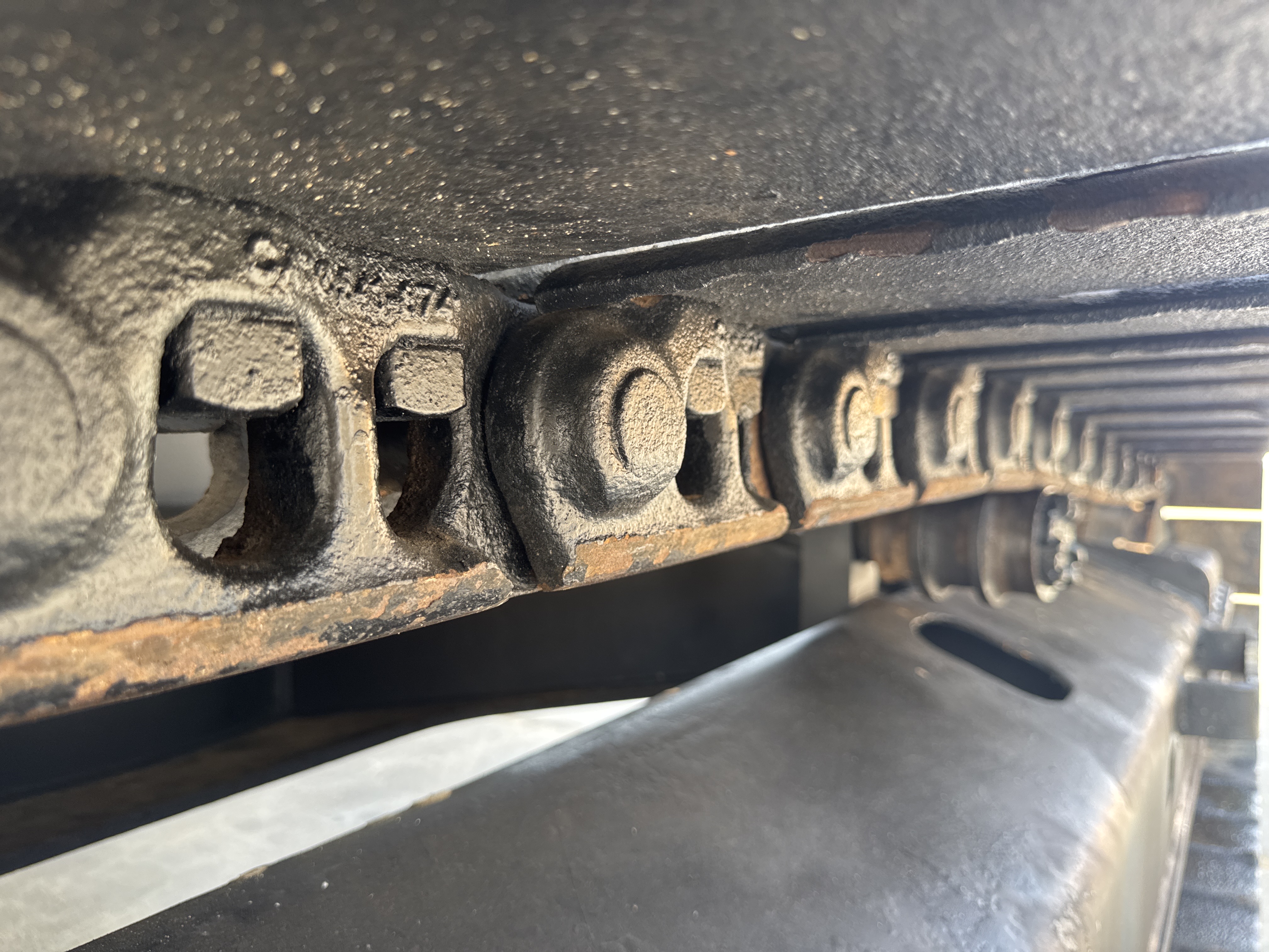MDX-010-Cat-323D3-Medium-excavators-inspection-Undercarriage-Right-track-chain-2