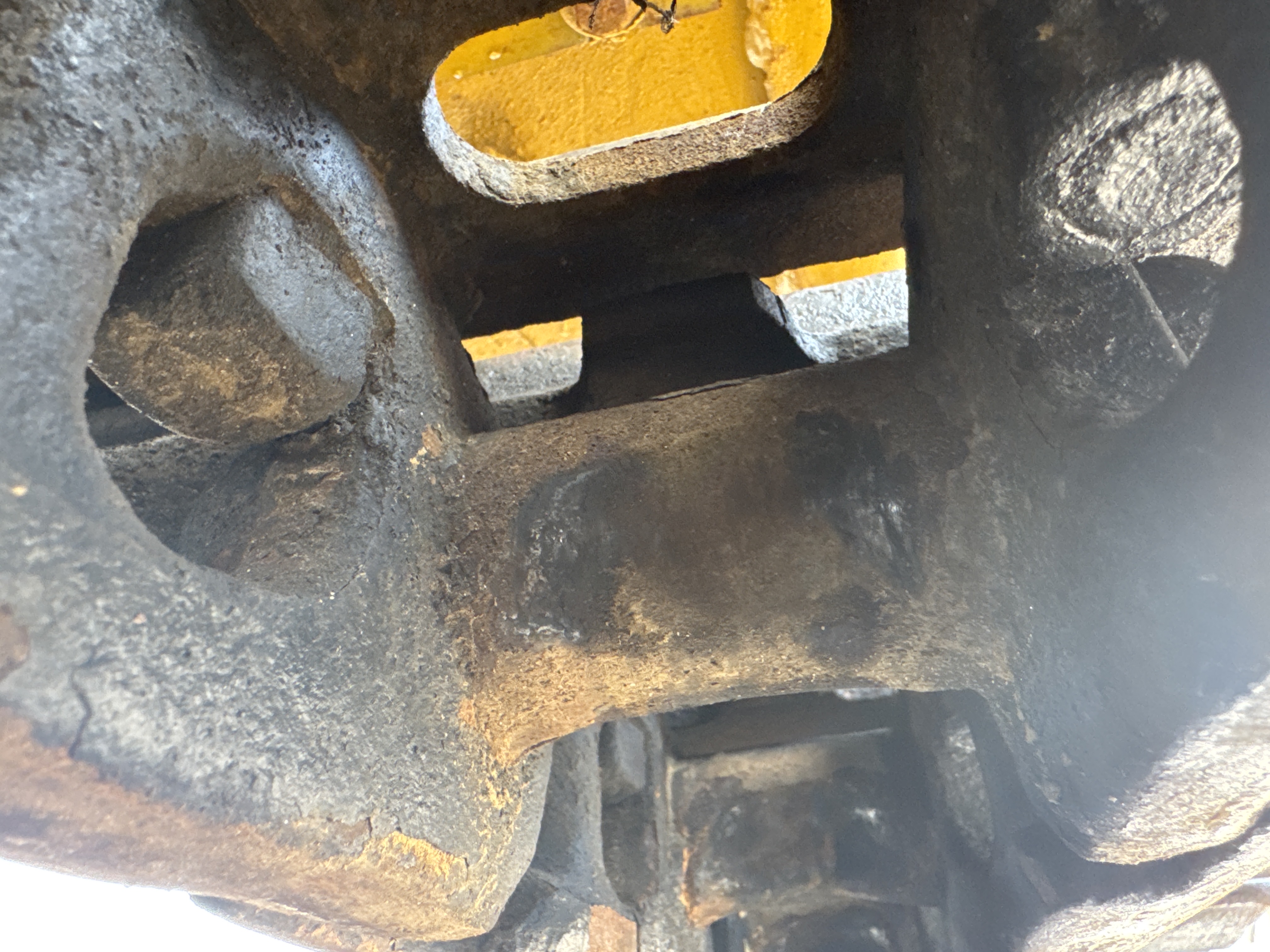 MDX-010-Cat-323D3-Medium-excavators-inspection-Undercarriage-Right-track-chain-2
