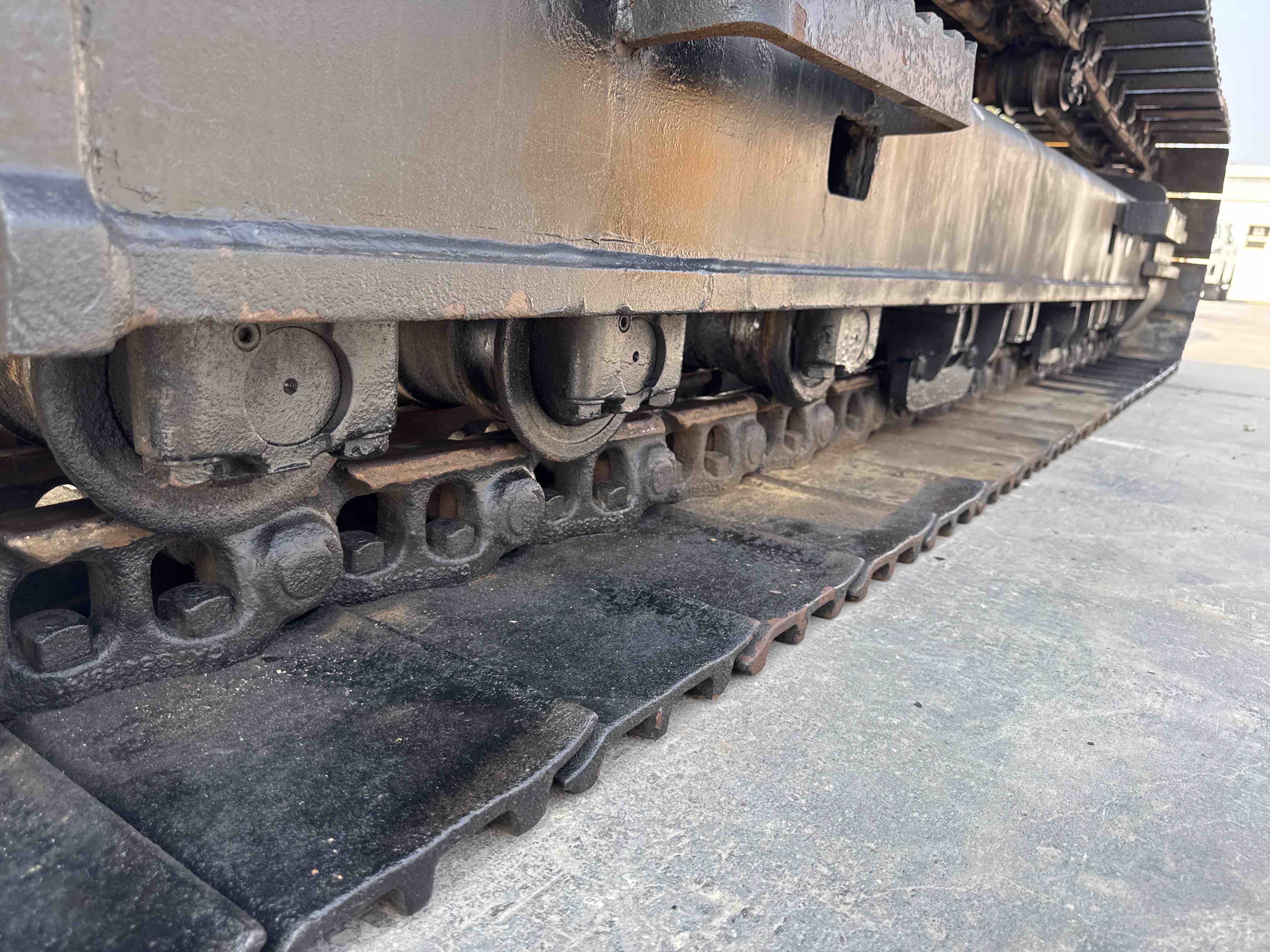 MDX-010-Cat-323D3-Medium-excavators-inspection-Undercarriage-Right-track-rollers-2