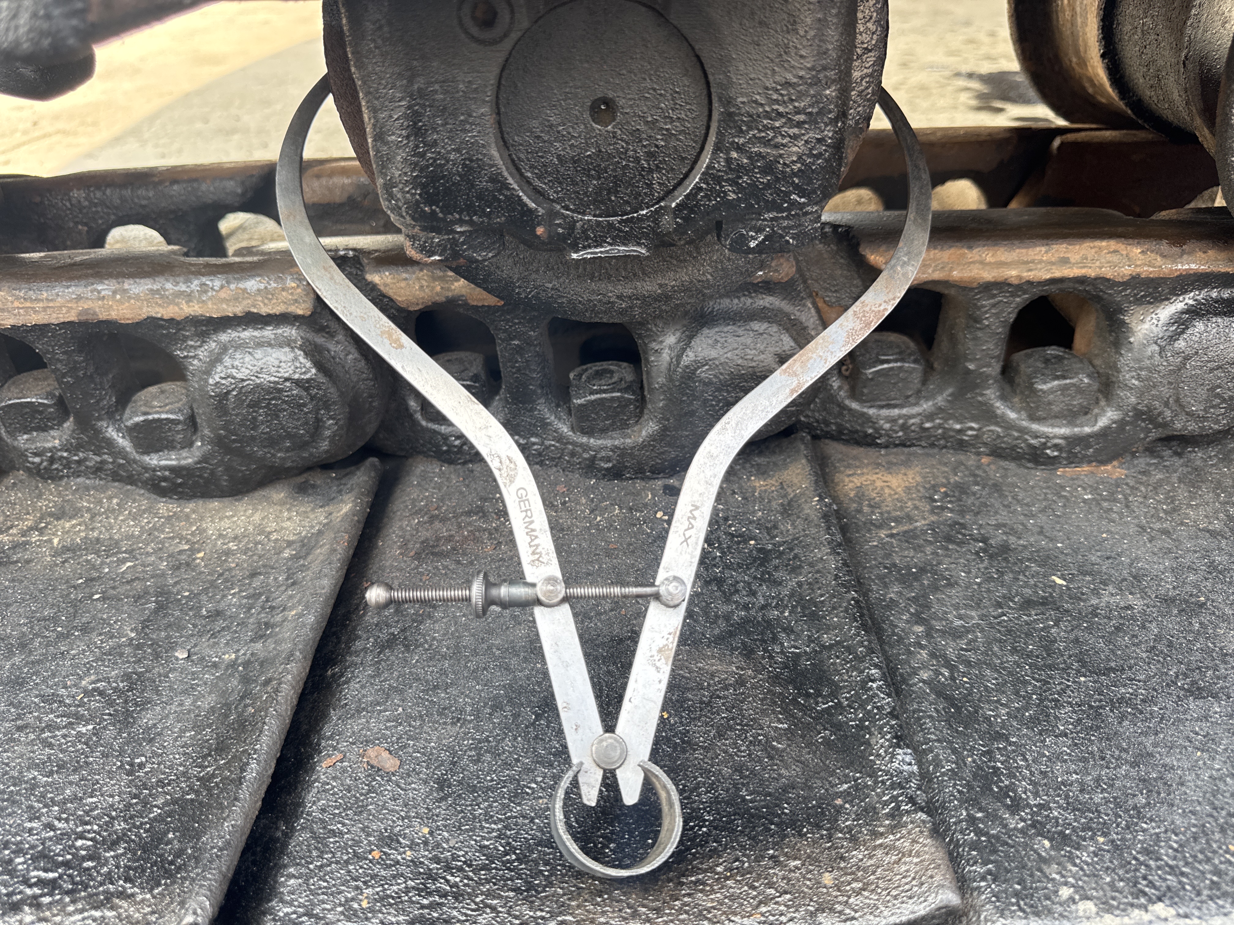 MDX-010-Cat-323D3-Medium-excavators-inspection-Undercarriage-Right-track-rollers-5