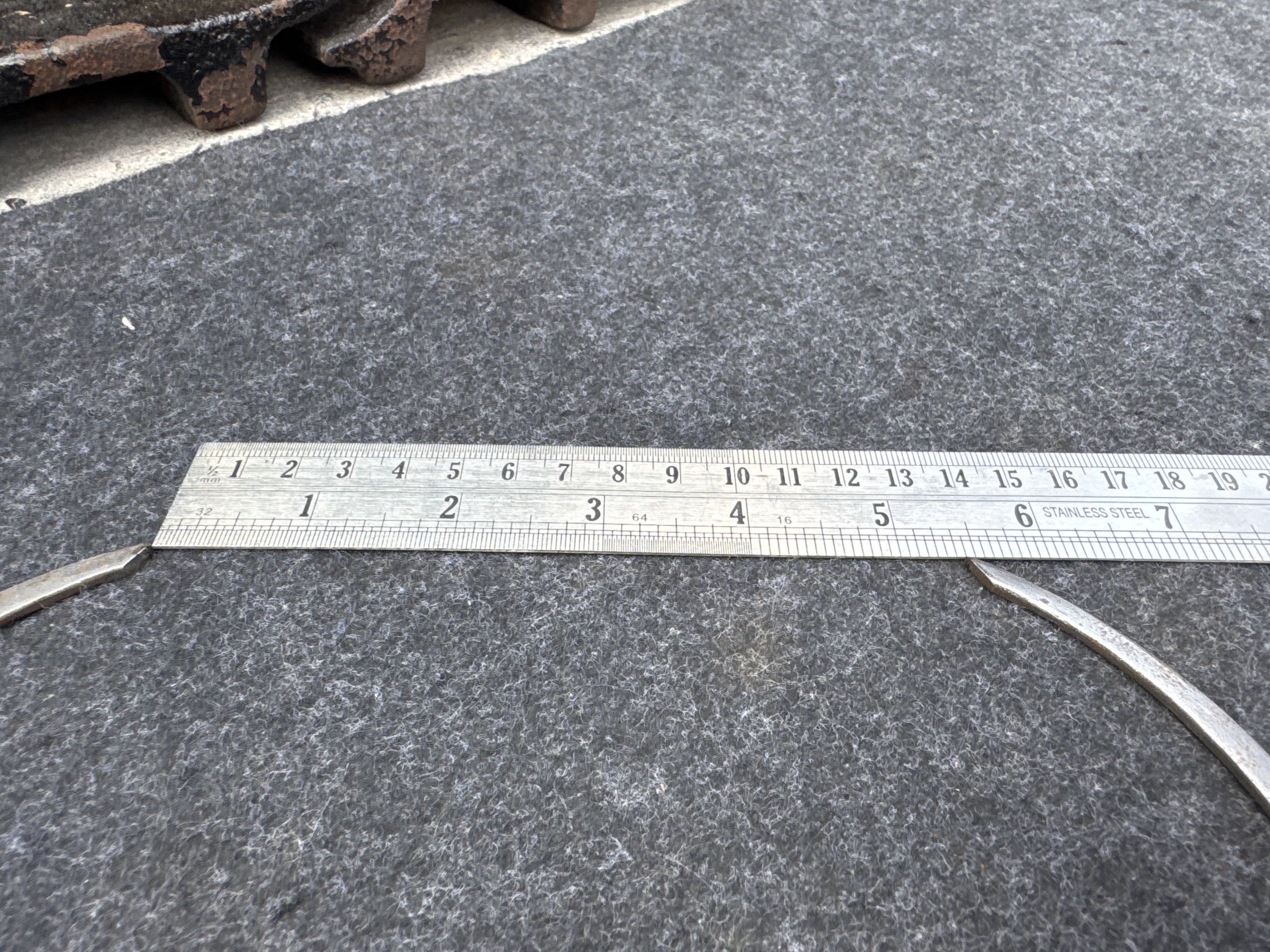 MDX-010-Cat-323D3-Medium-excavators-inspection-Undercarriage-Right-track-rollers-7