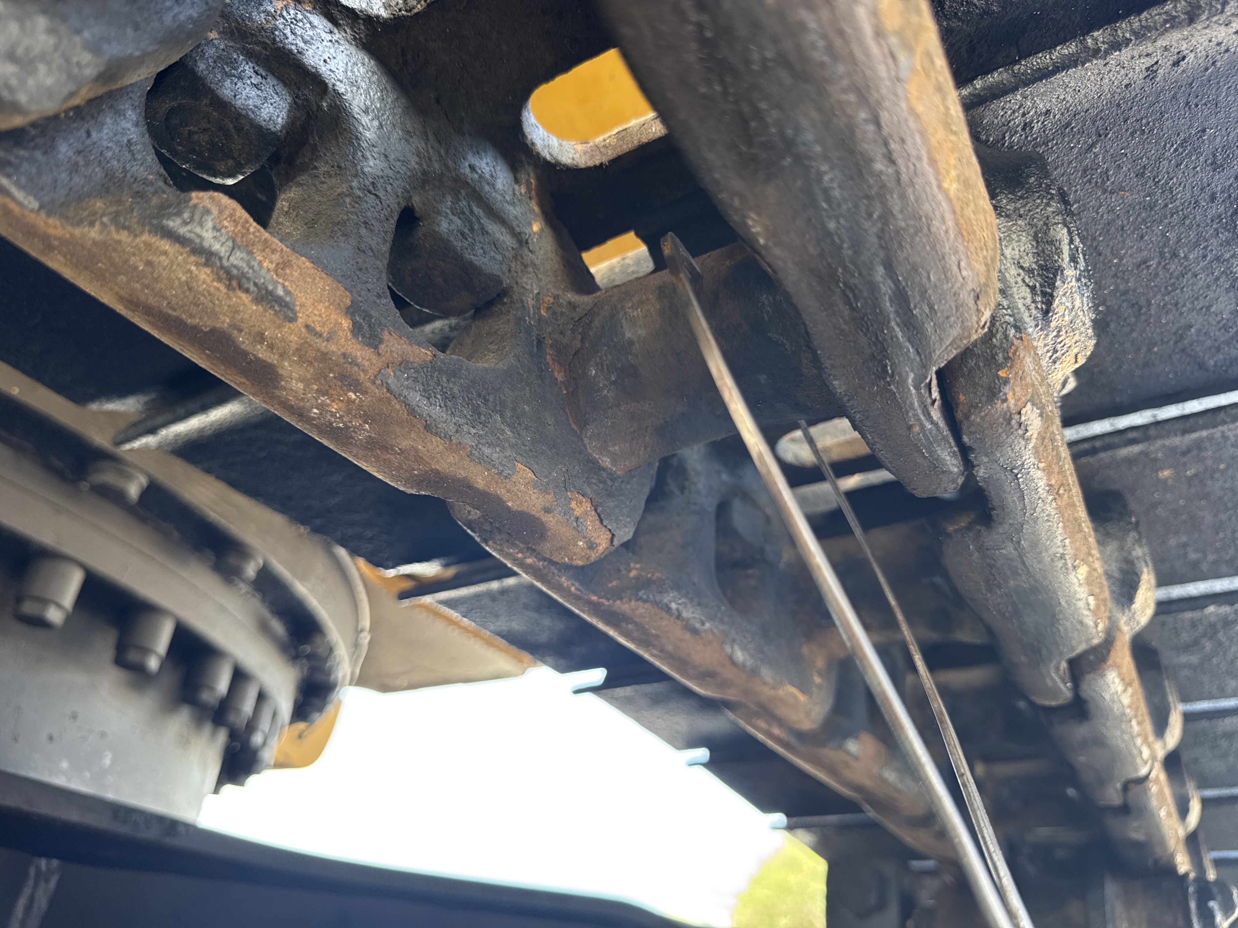 MDX-010-Cat-323D3-Medium-excavators-inspection-Undercarriage-Right-track-chain-4