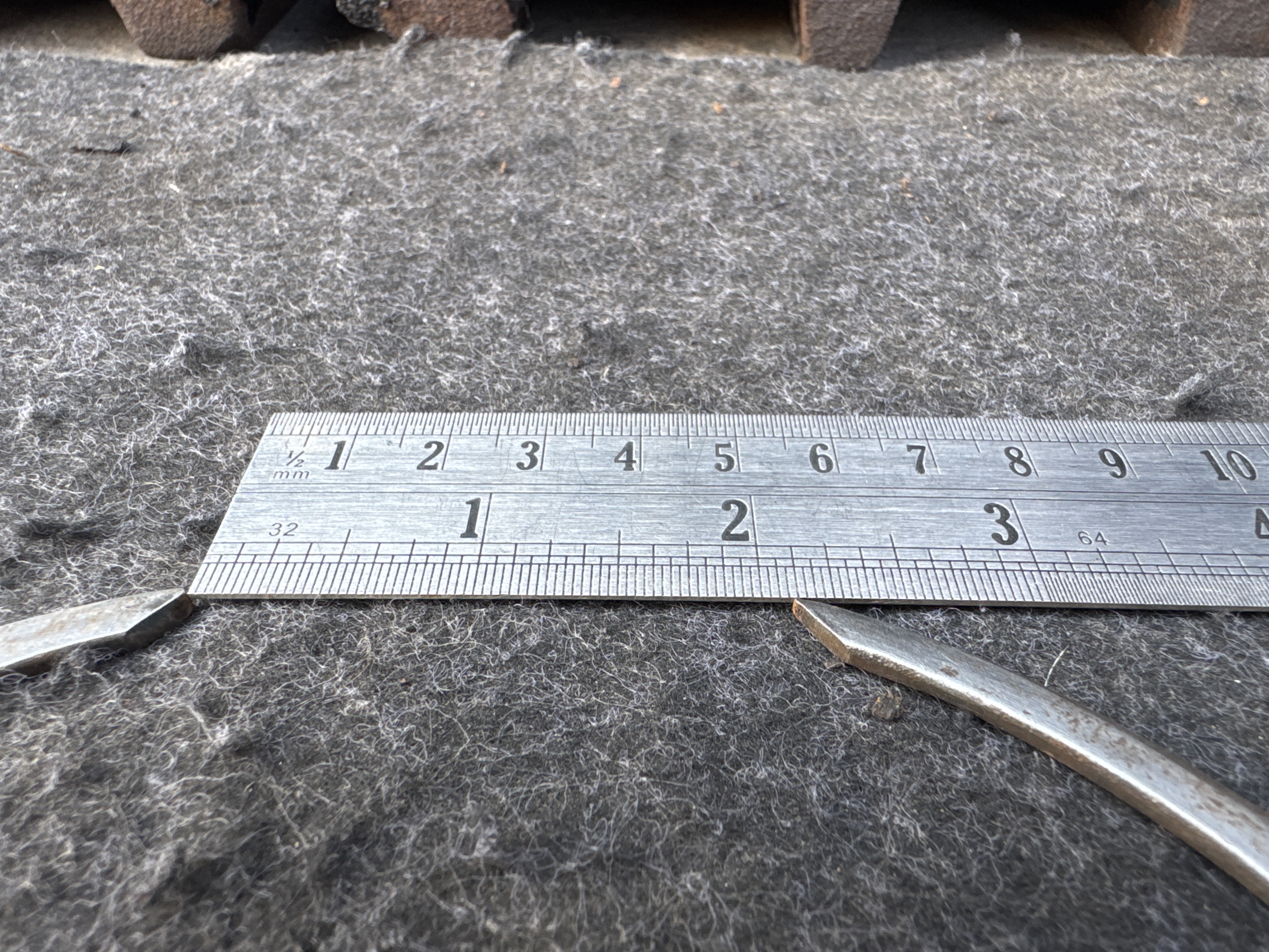 MDX-010-Cat-323D3-Medium-excavators-inspection-Undercarriage-Right-track-chain-5
