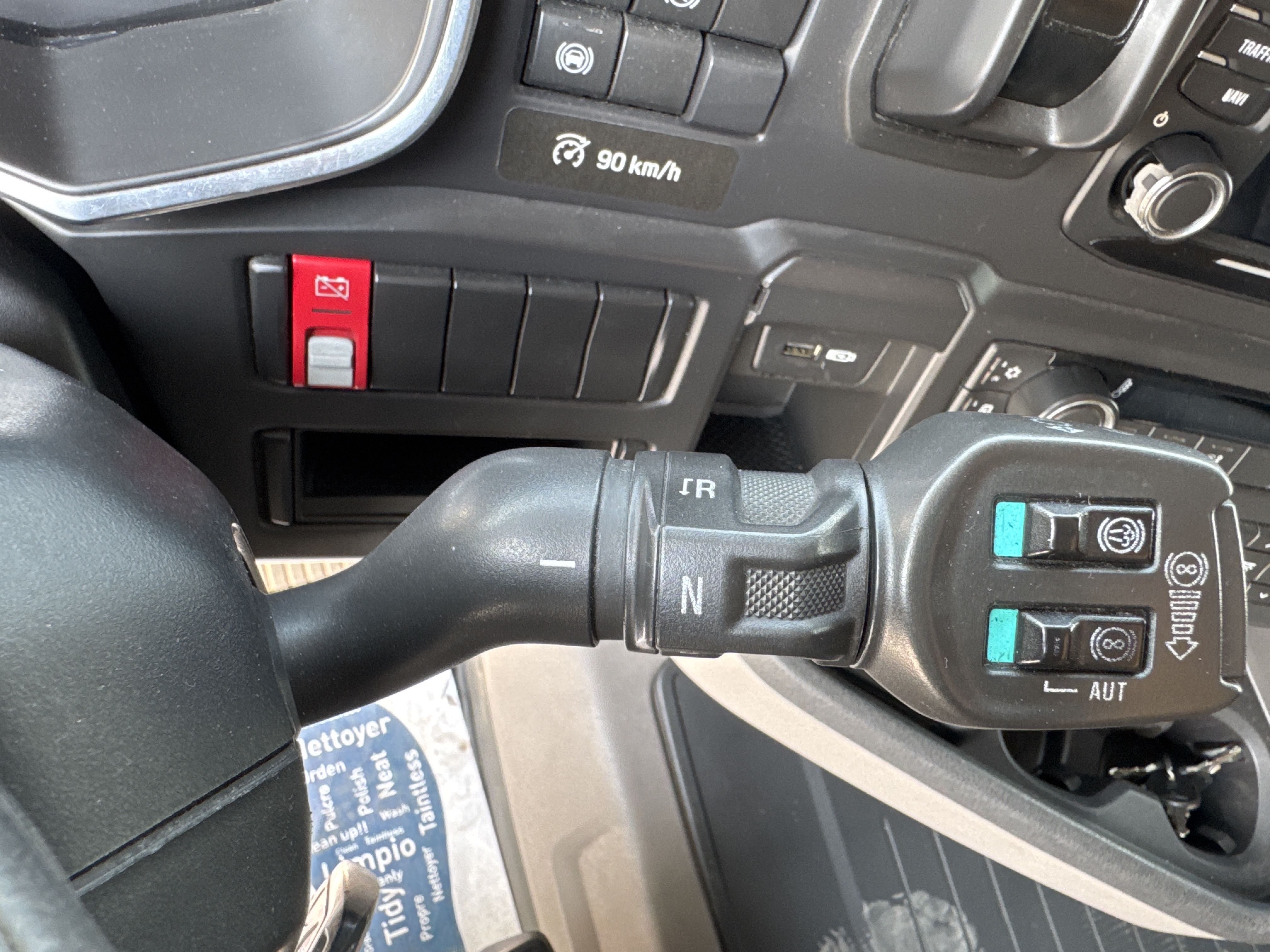 PMT-002-Scania-R410-Trailer-trucks-inspection-Cabin-Gear-lever-2
