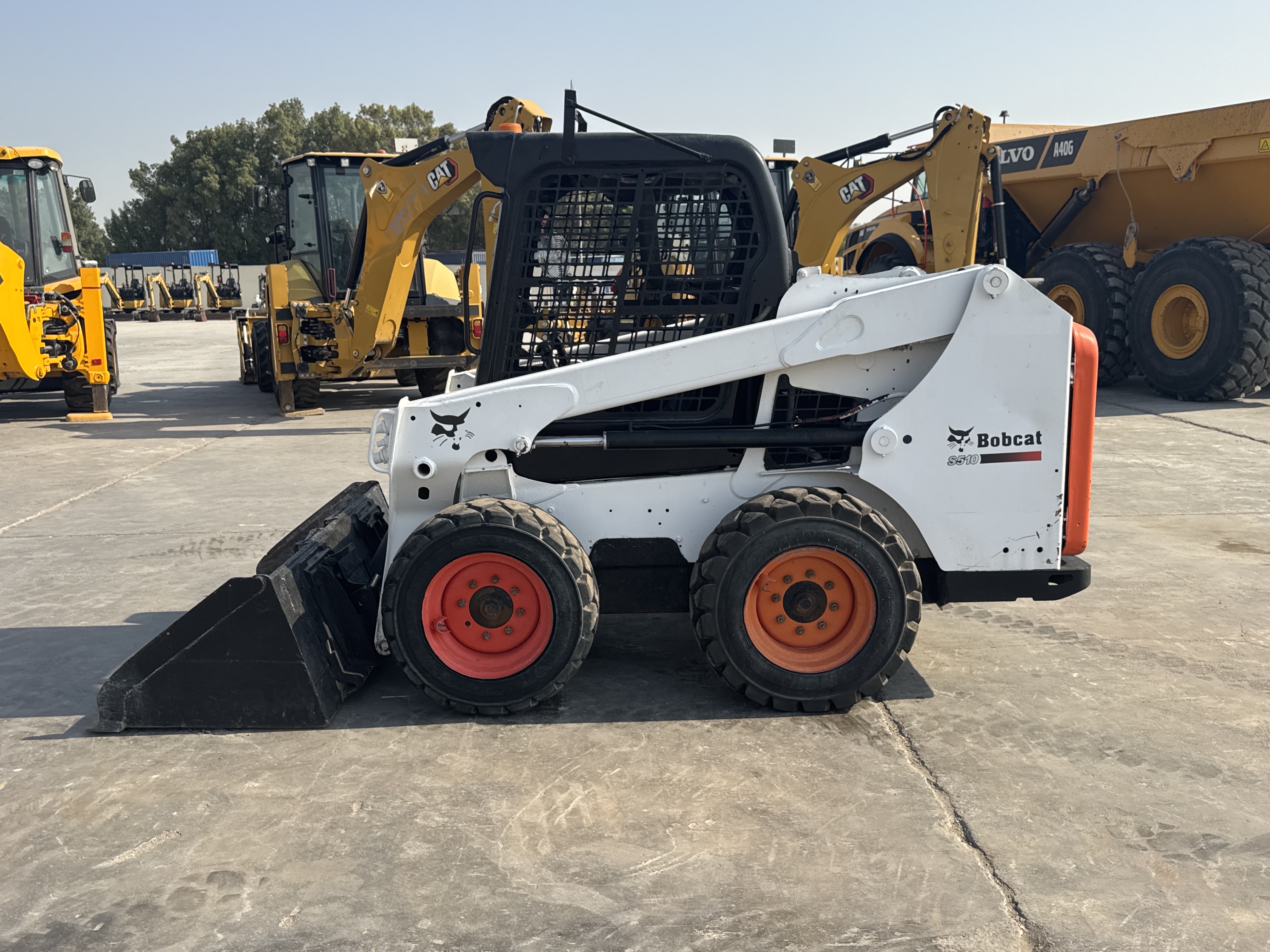 SSL-012-بوبكات-S510-لوادر-انزلاقية-بعجلات-فحص-الهيكل-الصبغ-2