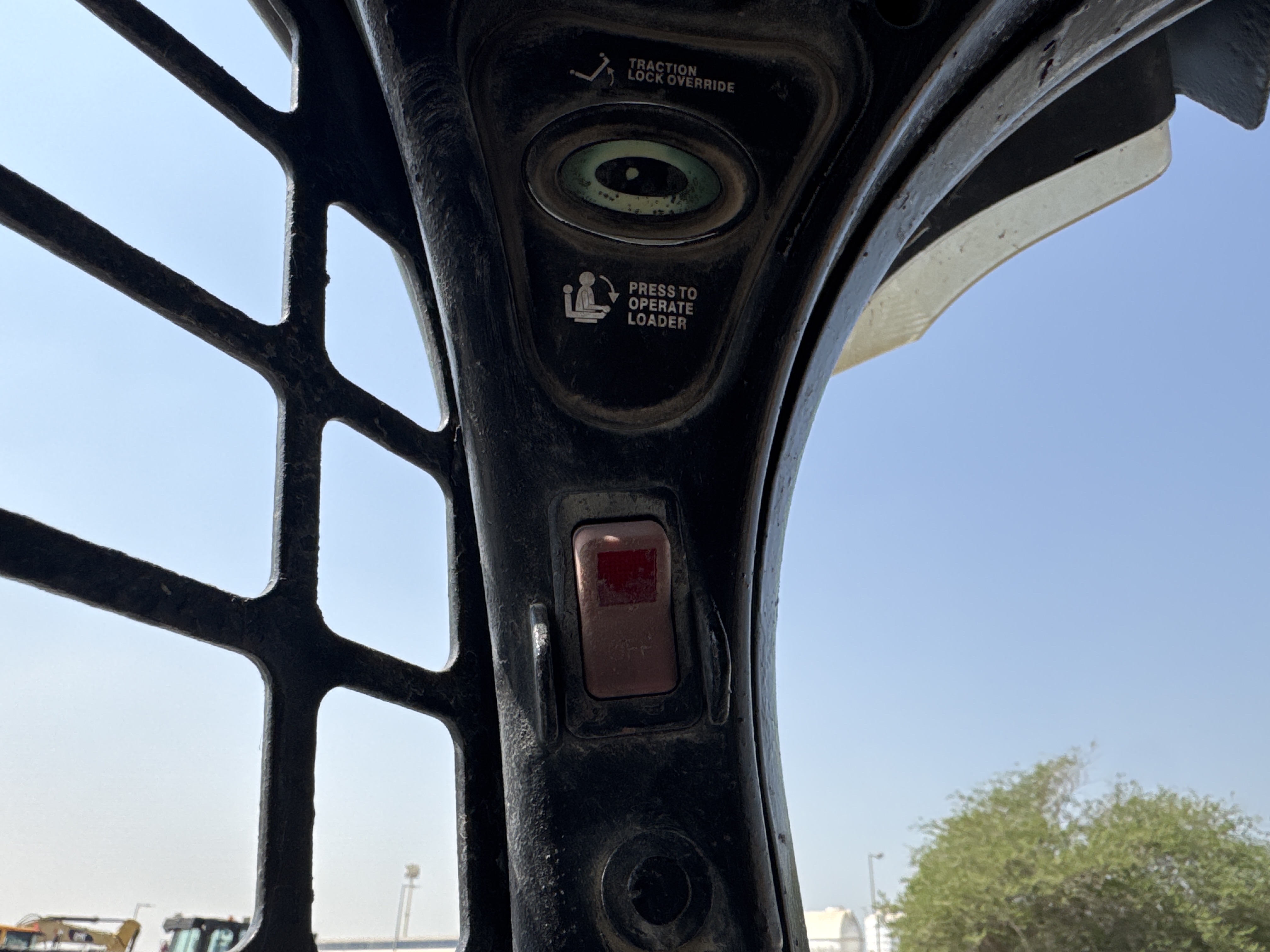 SSL-012-بوبكات-S510-لوادر-انزلاقية-بعجلات-فحص-الكابينة-لوحة-العدادات-الإلكترونية-2
