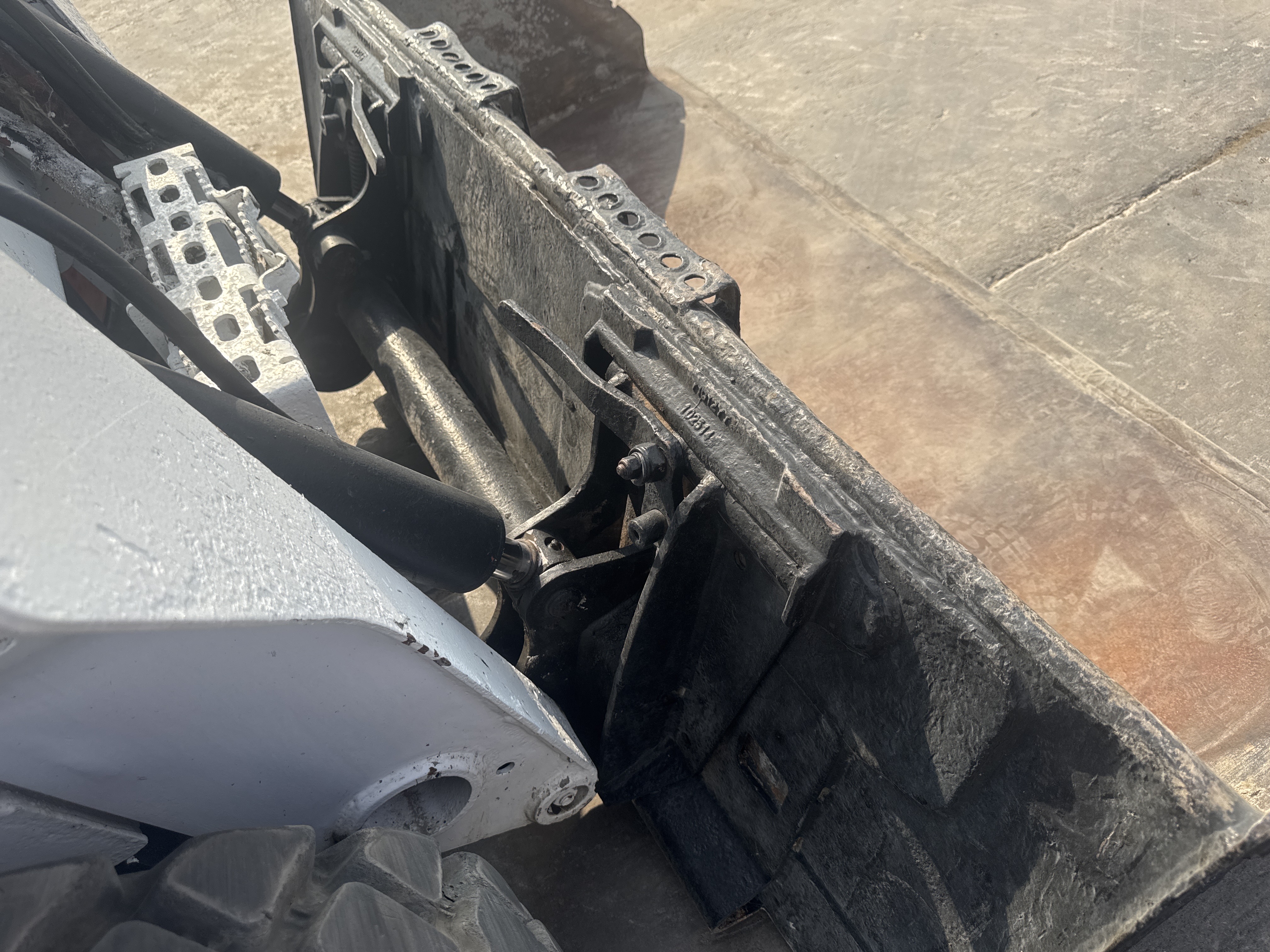 SSL-012-بوبكات-S510-لوادر-انزلاقية-بعجلات-فحص-الملحق-حالة-دلو-اللودر-4