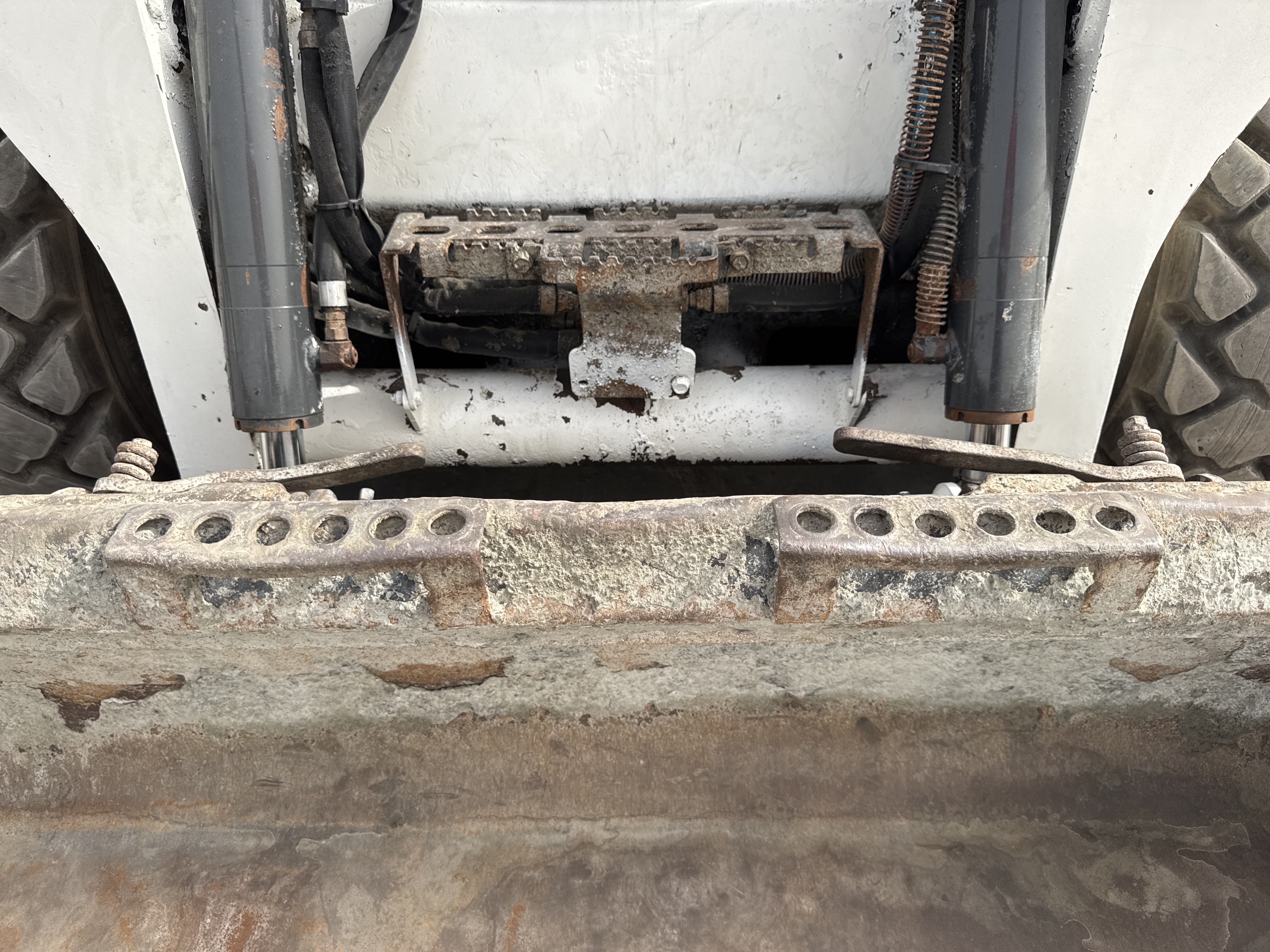 SSL-013-Bobcat-S510-Skid-steer-loaders-inspection-Structure-Steps/ladders-2