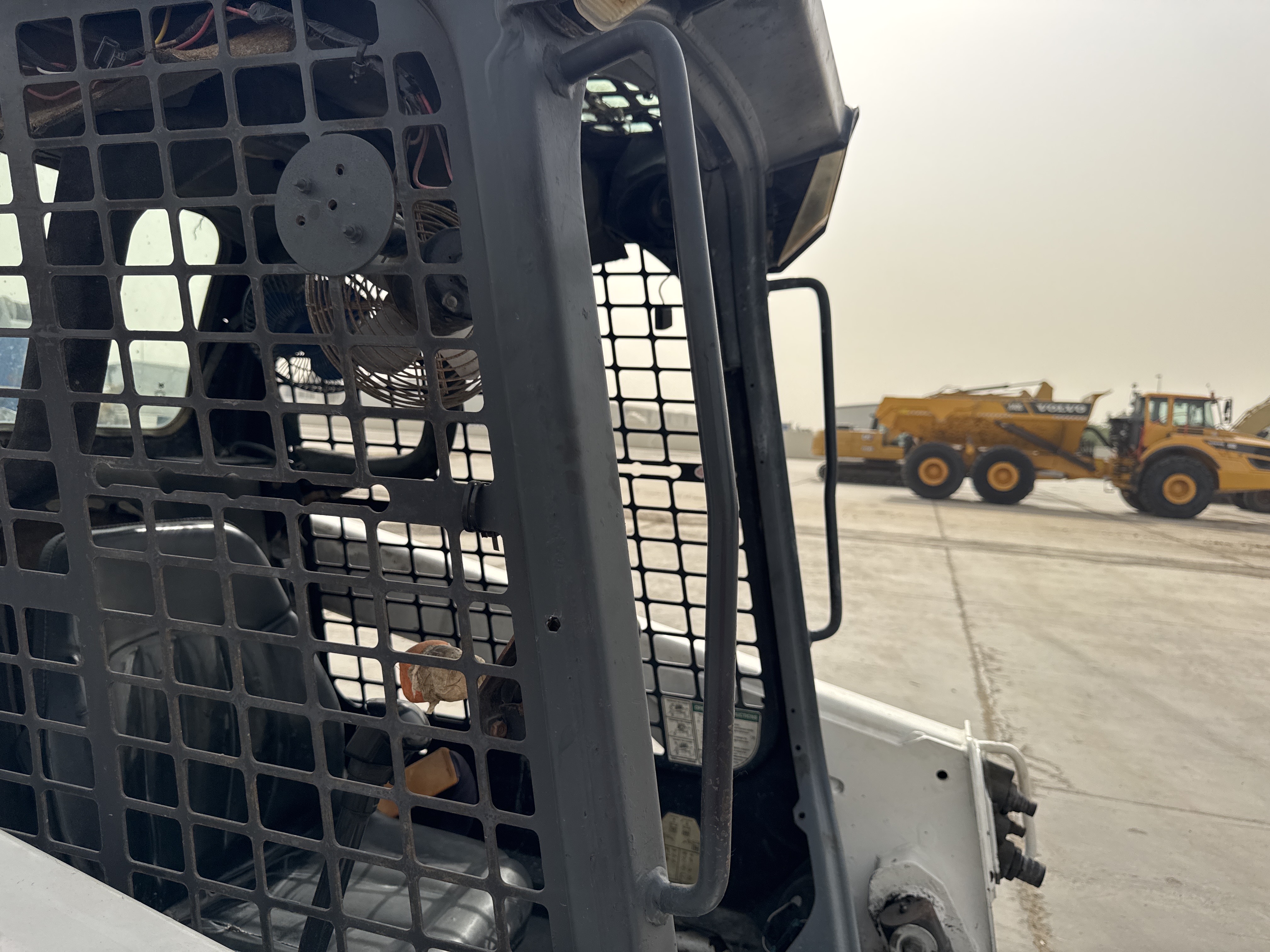 SSL-013-Bobcat-S510-Skid-steer-loaders-inspection-Structure-Handrails-2