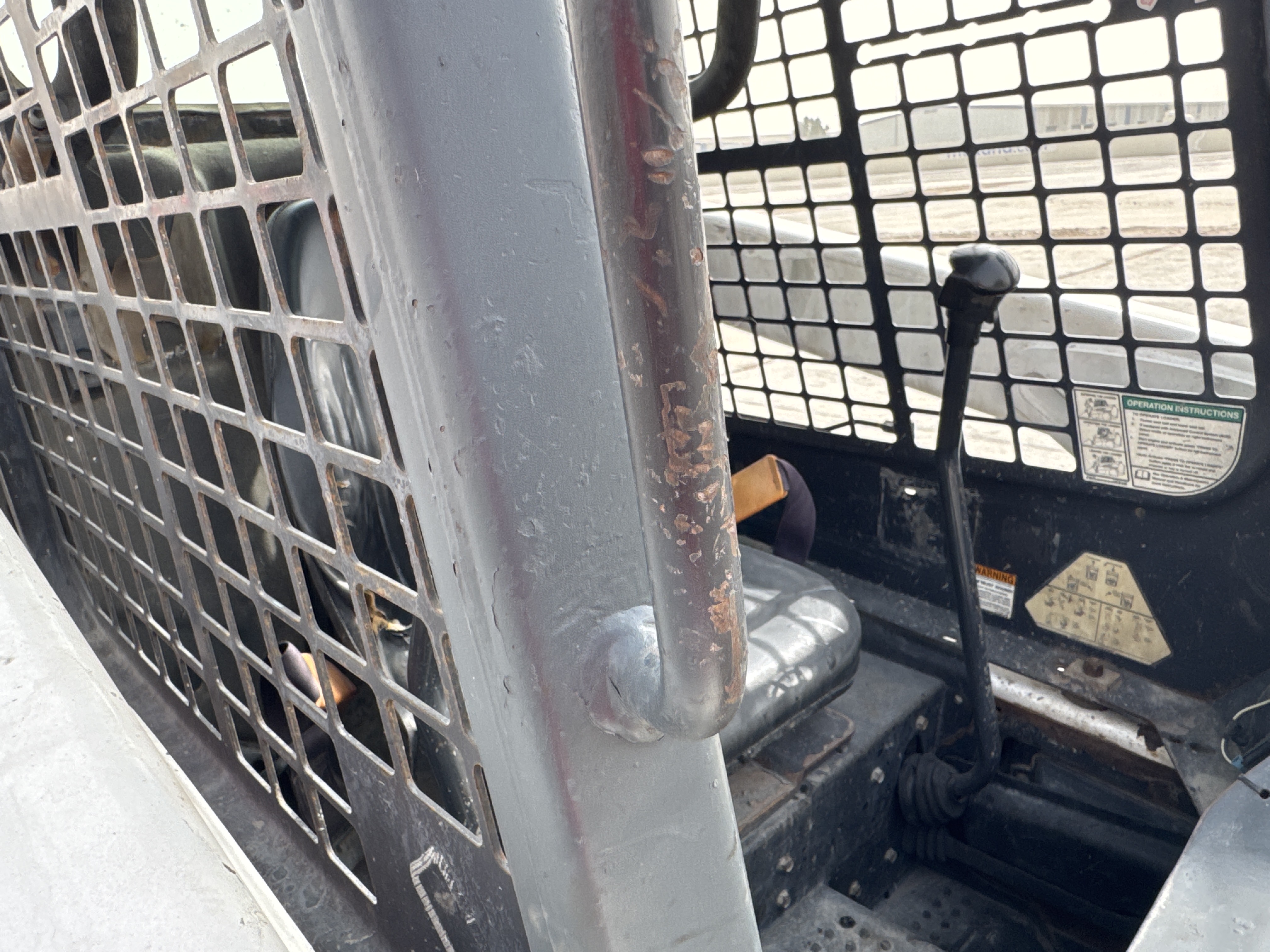 SSL-013-Bobcat-S510-Skid-steer-loaders-inspection-Structure-Handrails-2
