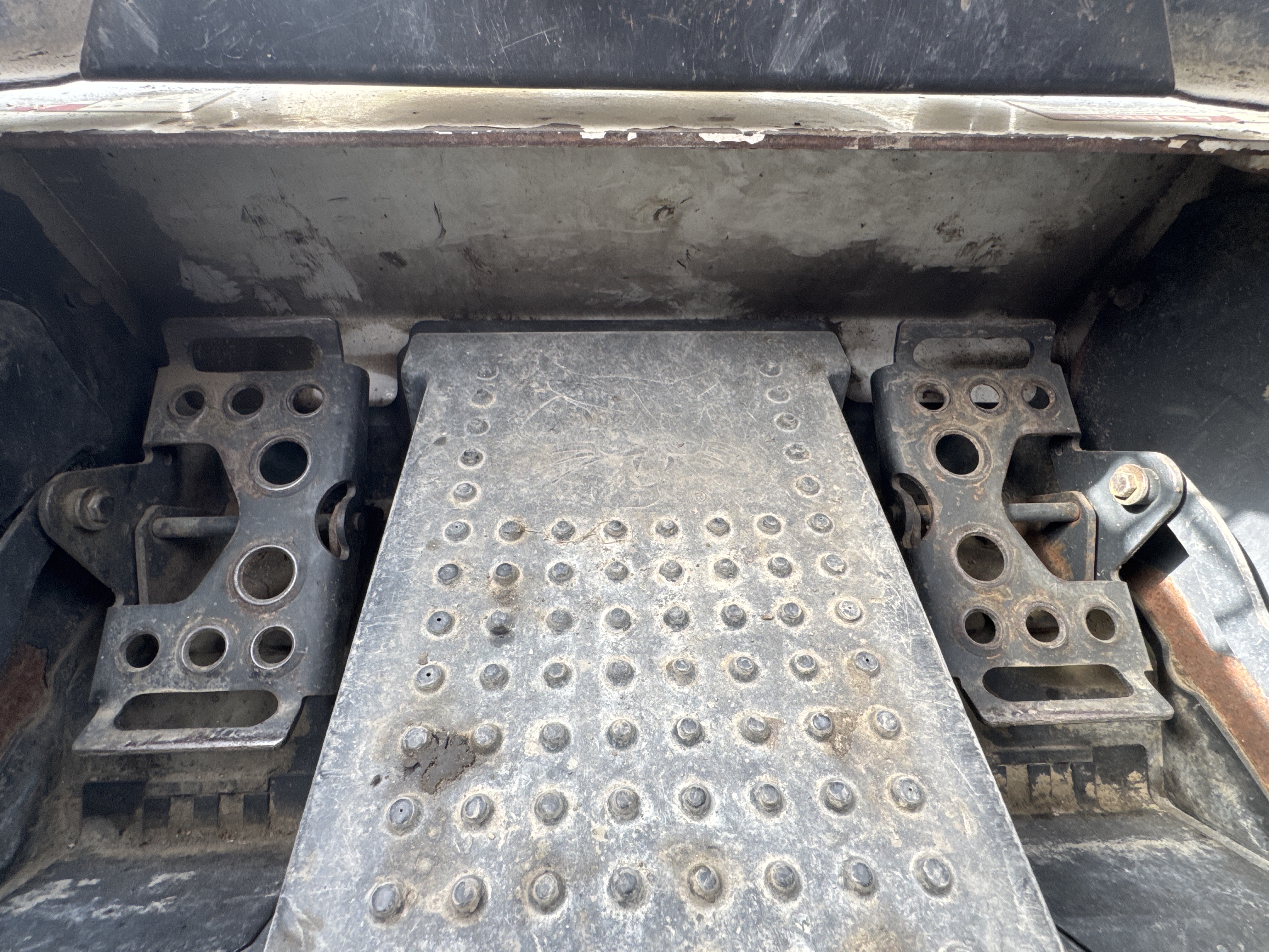 SSL-013-Bobcat-S510-Skid-steer-loaders-inspection-Cabin-Pedals-2