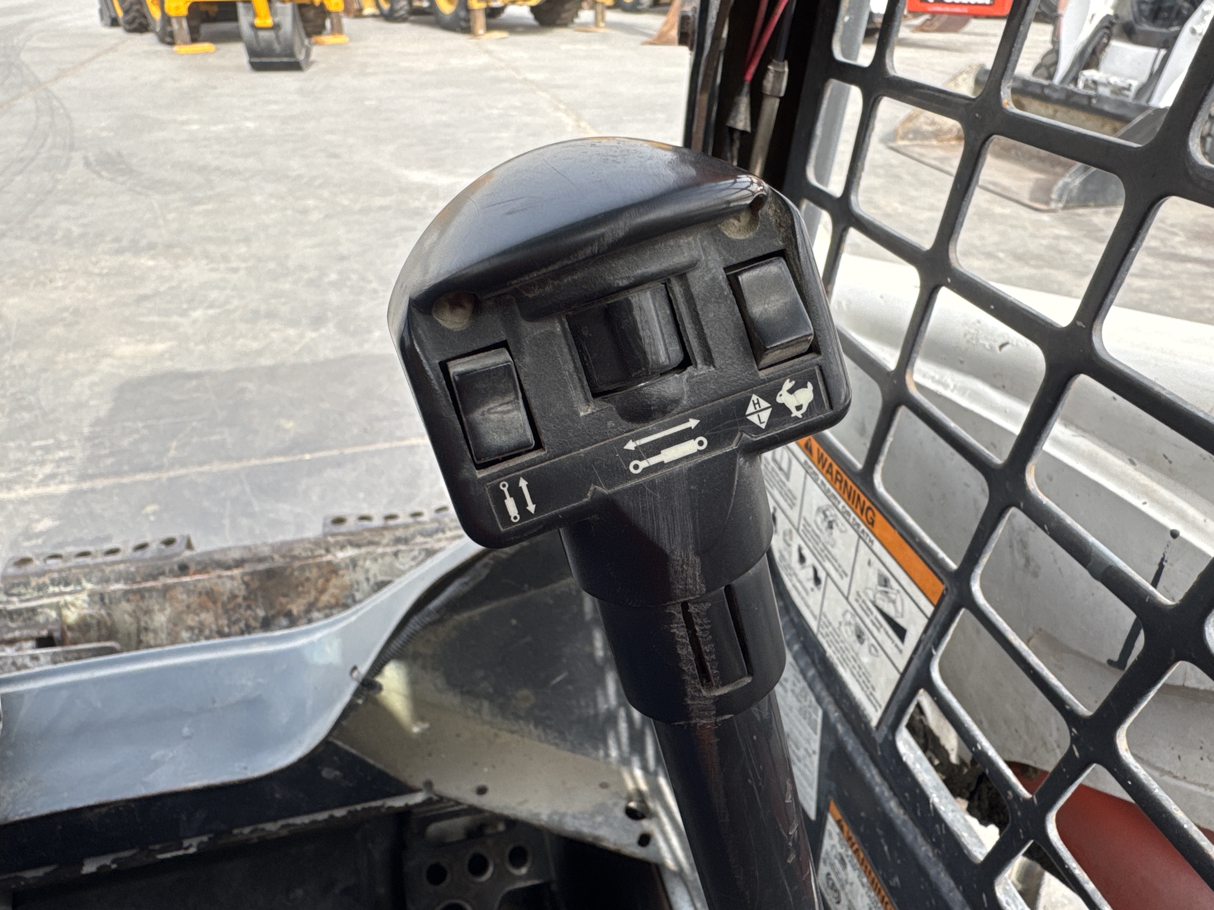 SSL-013-Bobcat-S510-Skid-steer-loaders-inspection-Cabin-Joysticks-2