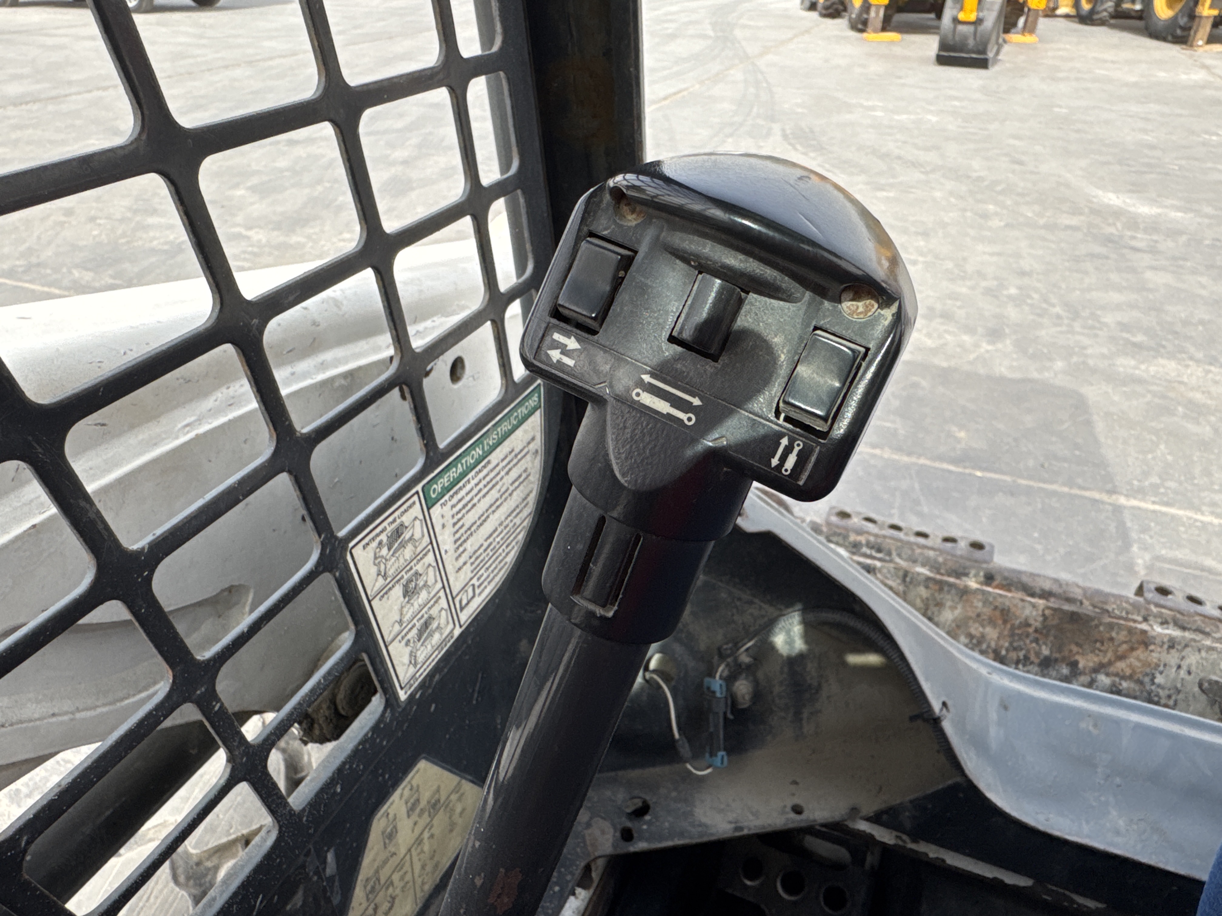 SSL-013-Bobcat-S510-Skid-steer-loaders-inspection-Cabin-Joysticks-2