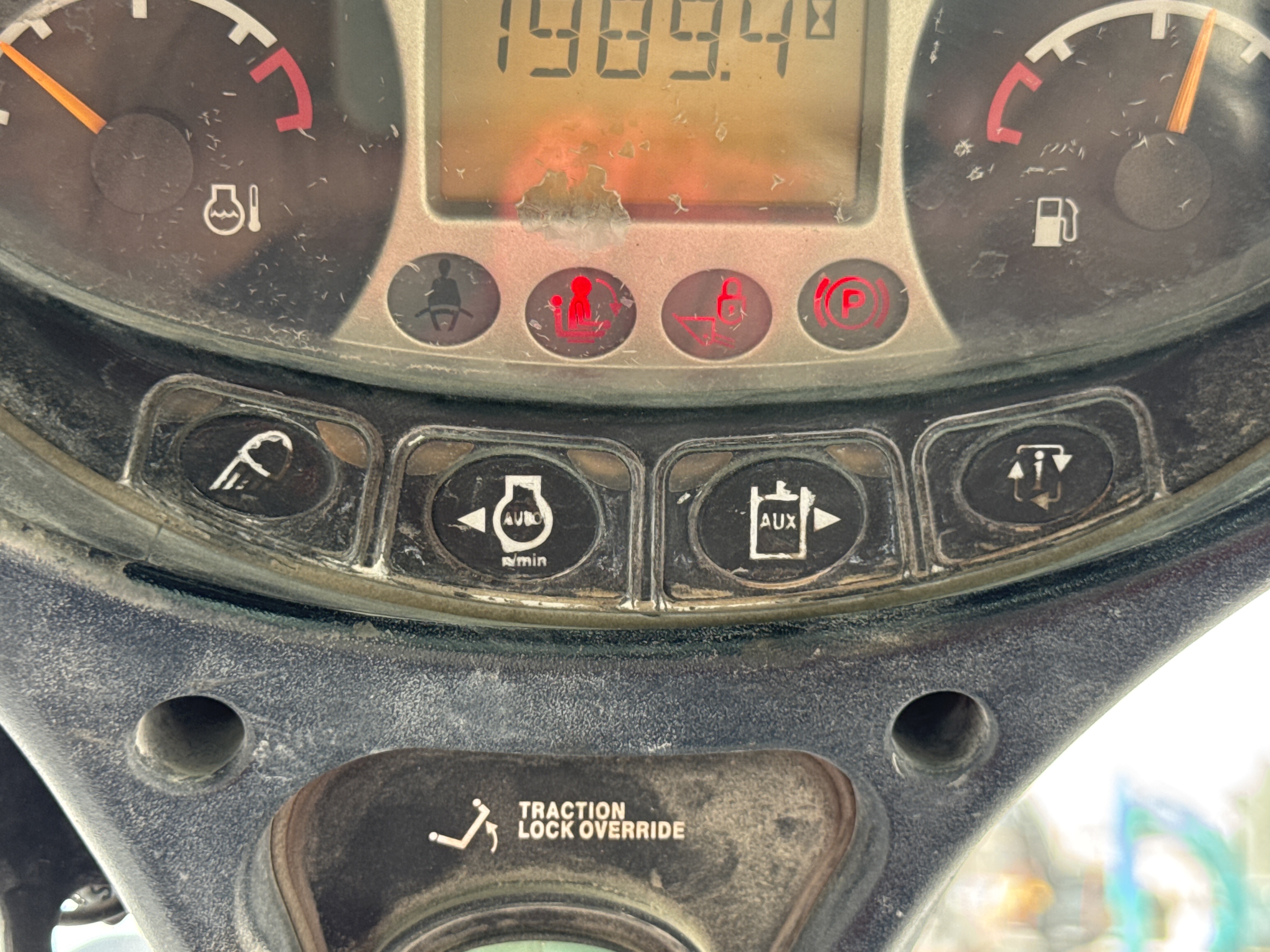 SSL-013-Bobcat-S510-Skid-steer-loaders-inspection-Cabin-Instrument-cluster-2