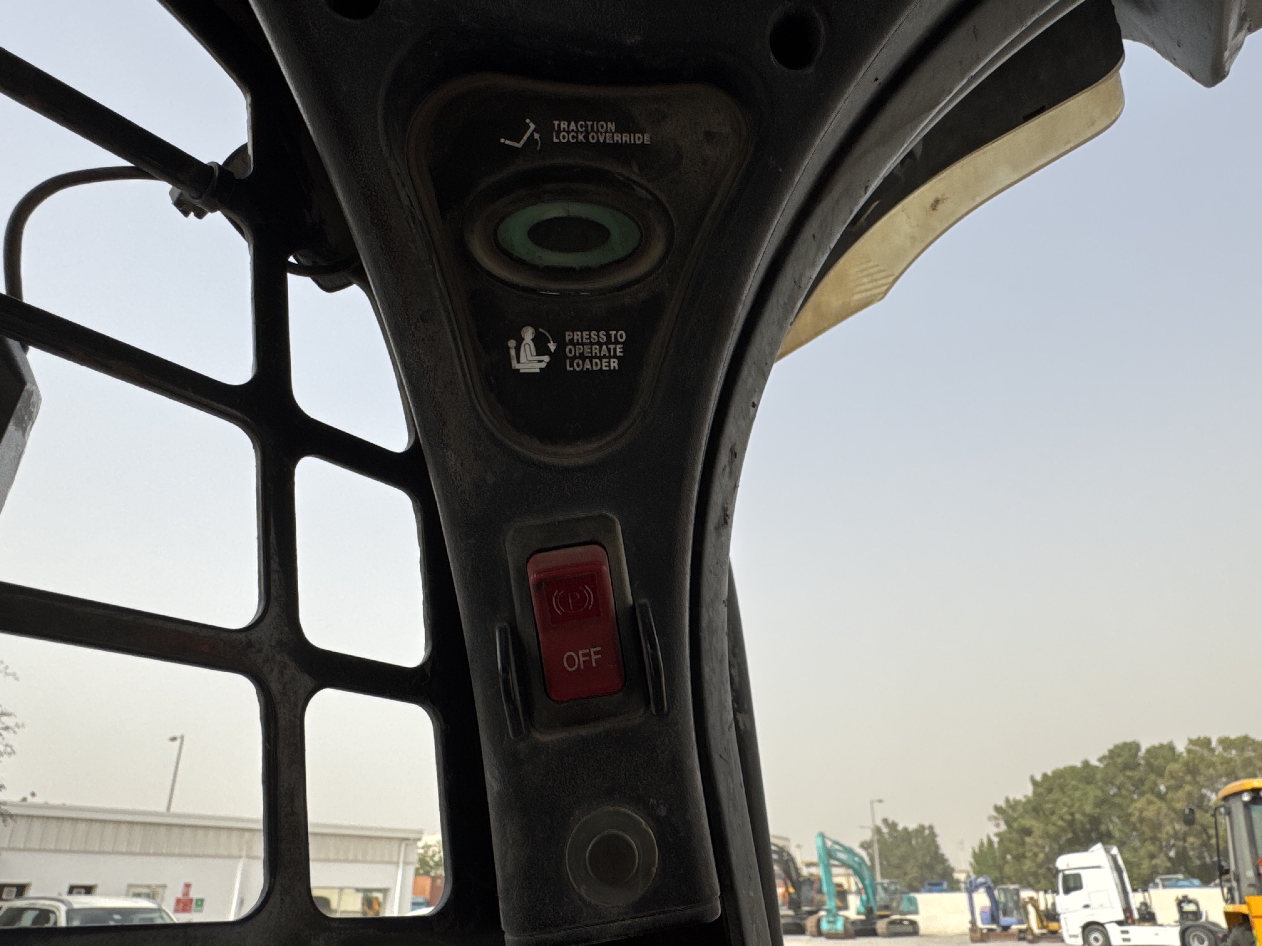 SSL-013-Bobcat-S510-Skid-steer-loaders-inspection-Cabin-Electronic-instrument-board-2