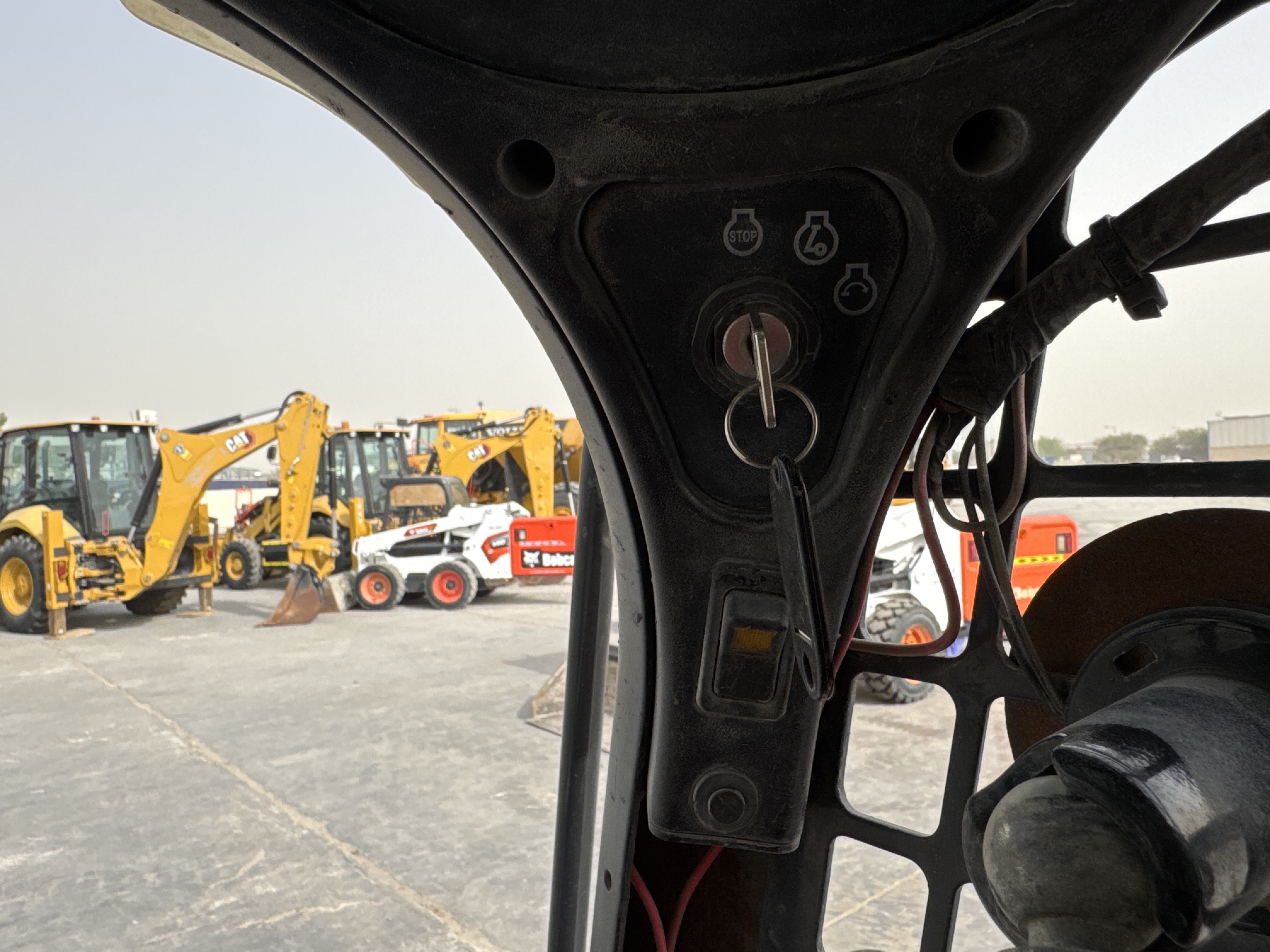 SSL-013-Bobcat-S510-Skid-steer-loaders-inspection-Cabin-Electronic-instrument-board-2