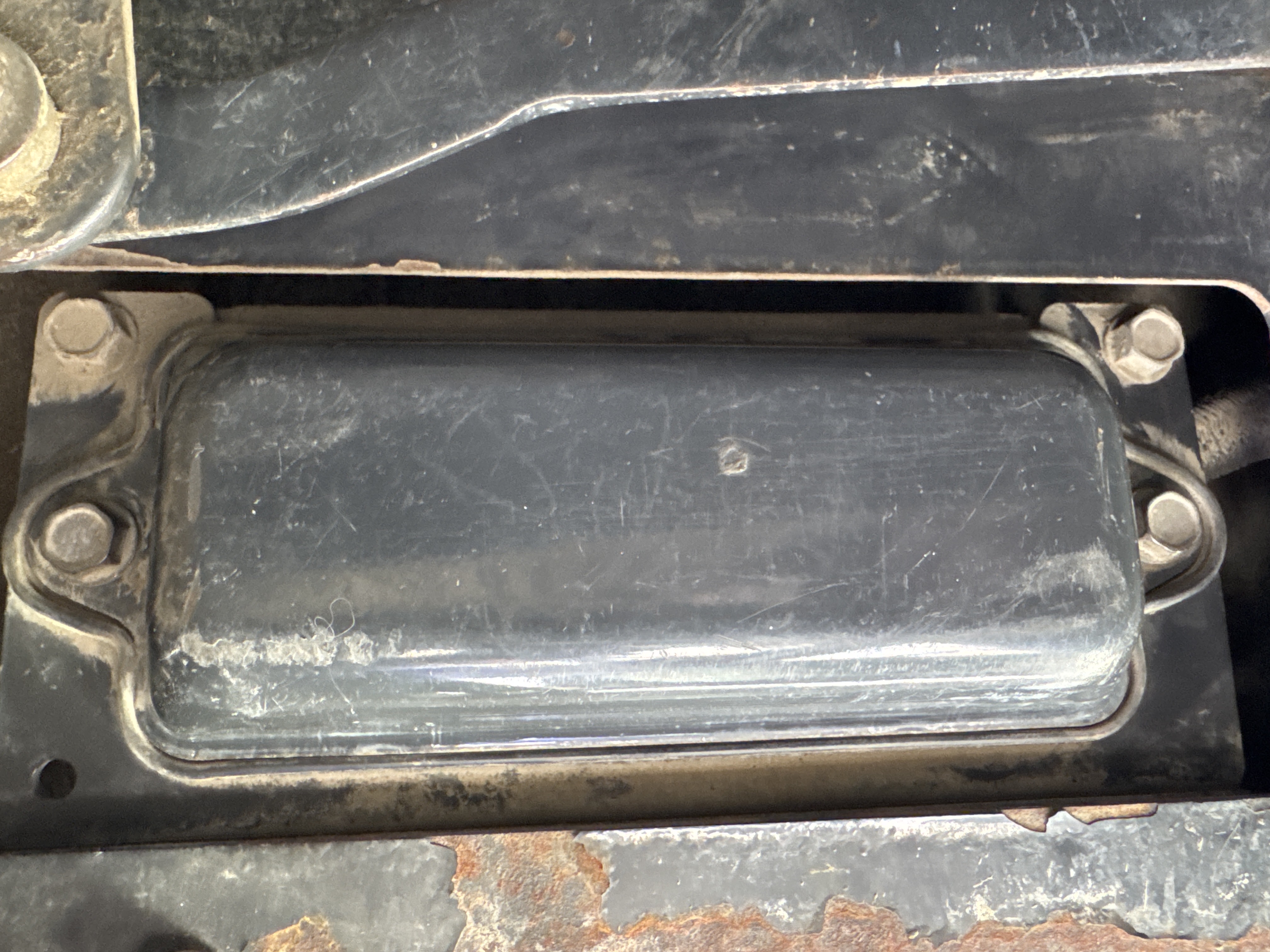 SSL-013-Bobcat-S510-Skid-steer-loaders-inspection-Electronics-Fuse-box-2