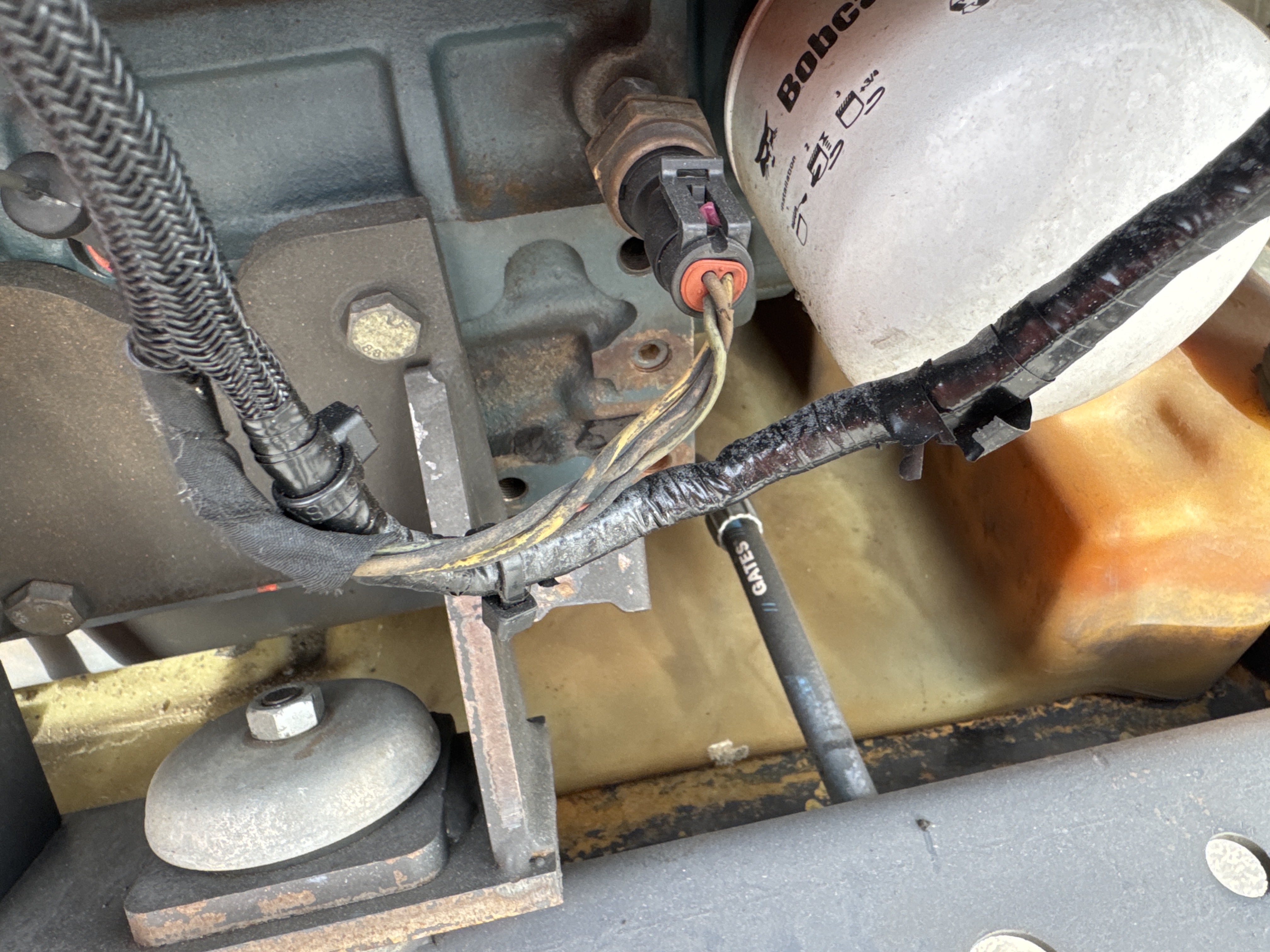 SSL-013-Bobcat-S510-Skid-steer-loaders-inspection-Electronics-Main-harness-5