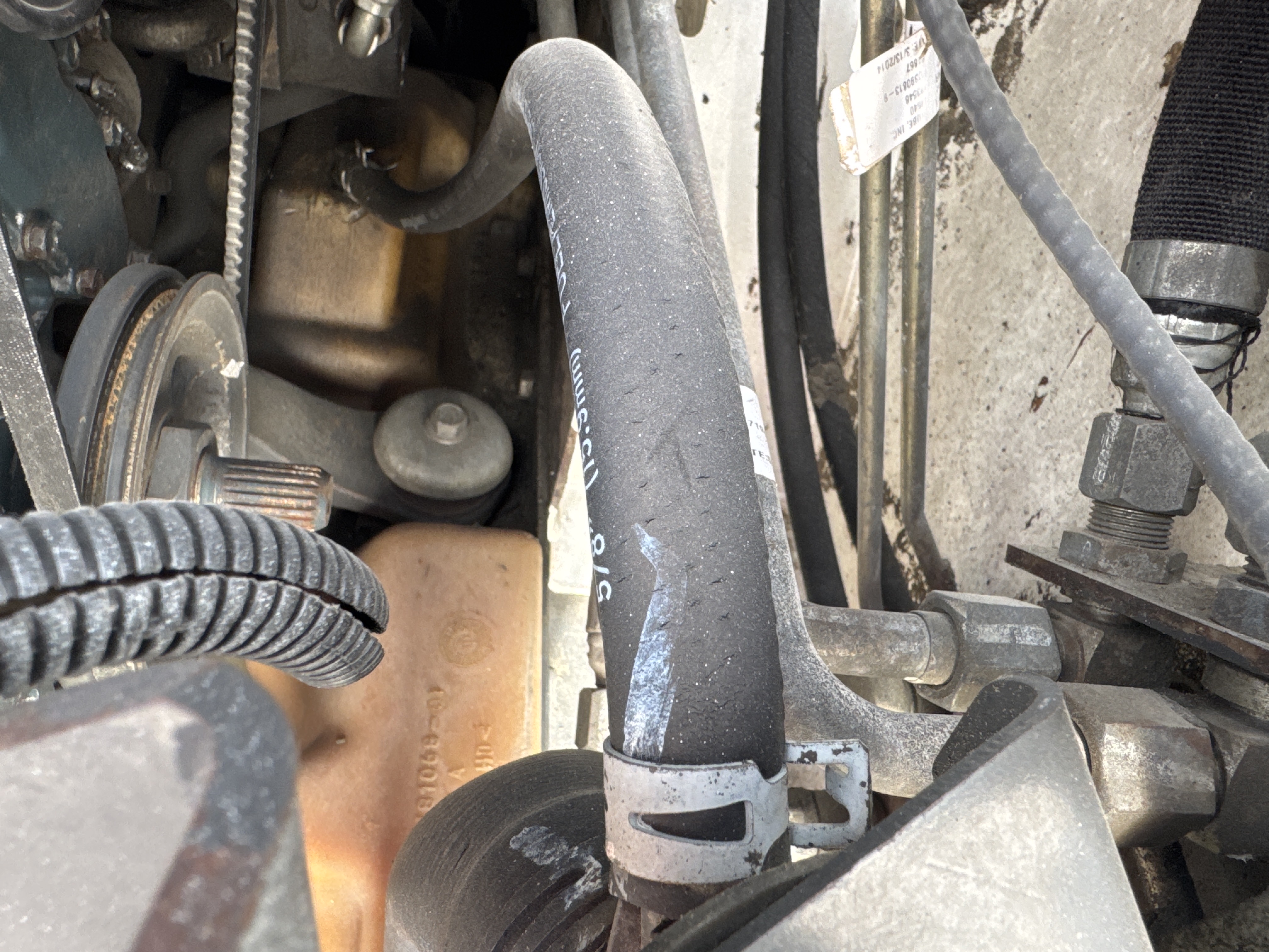 SSL-013-Bobcat-S510-Skid-steer-loaders-inspection-Engine-Hoses-2