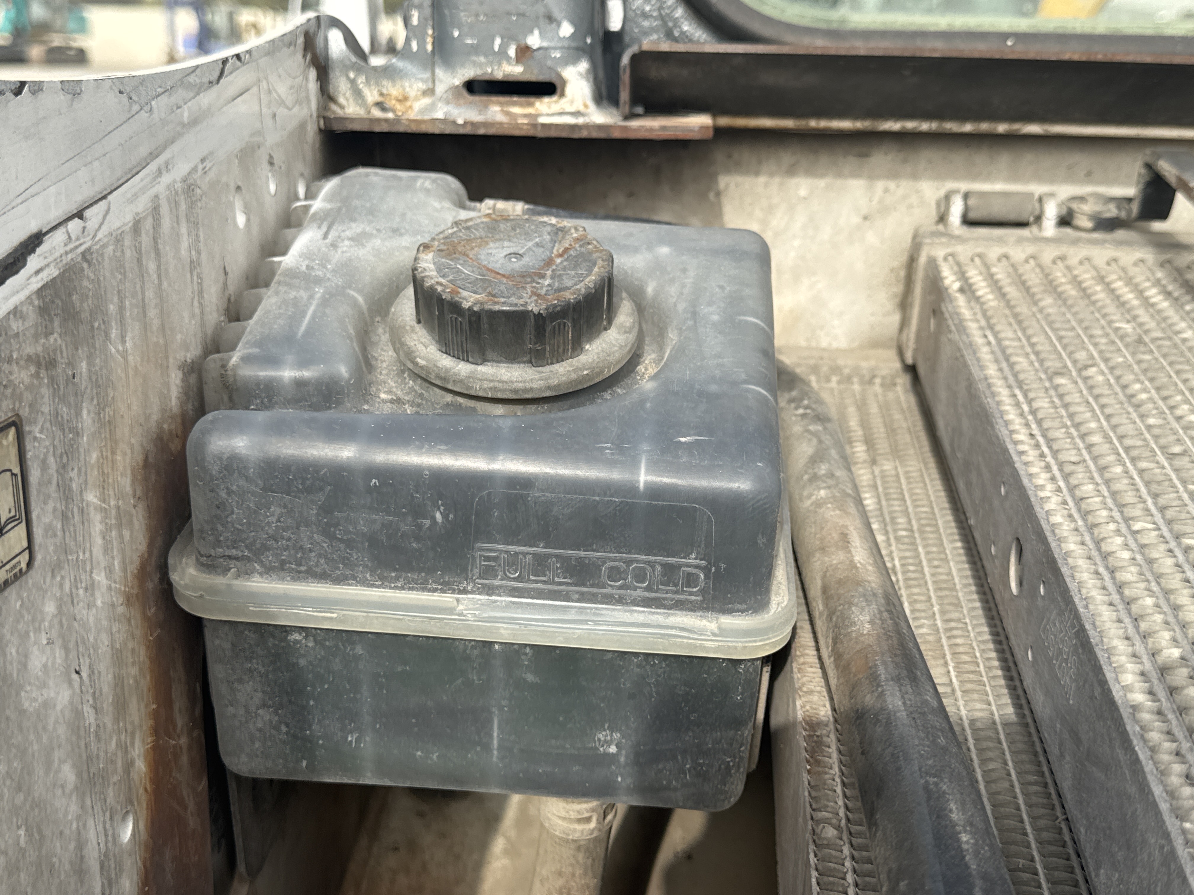 SSL-013-Bobcat-S510-Skid-steer-loaders-inspection-Engine-Radiator,-oil-cooler-and-air-cooler-2