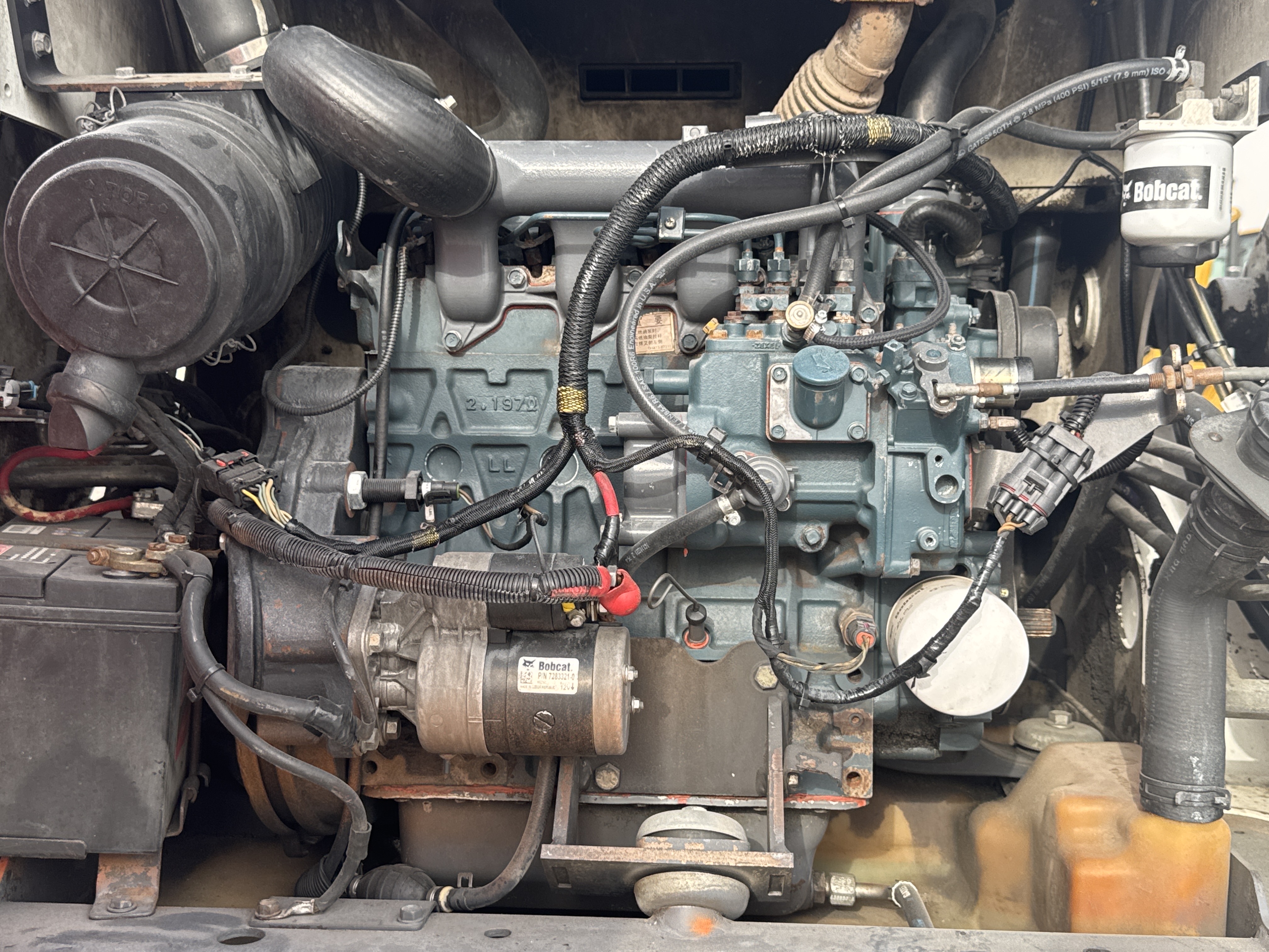 SSL-013-Bobcat-S510-Skid-steer-loaders-inspection-Engine-Engine-oil-leaks-2