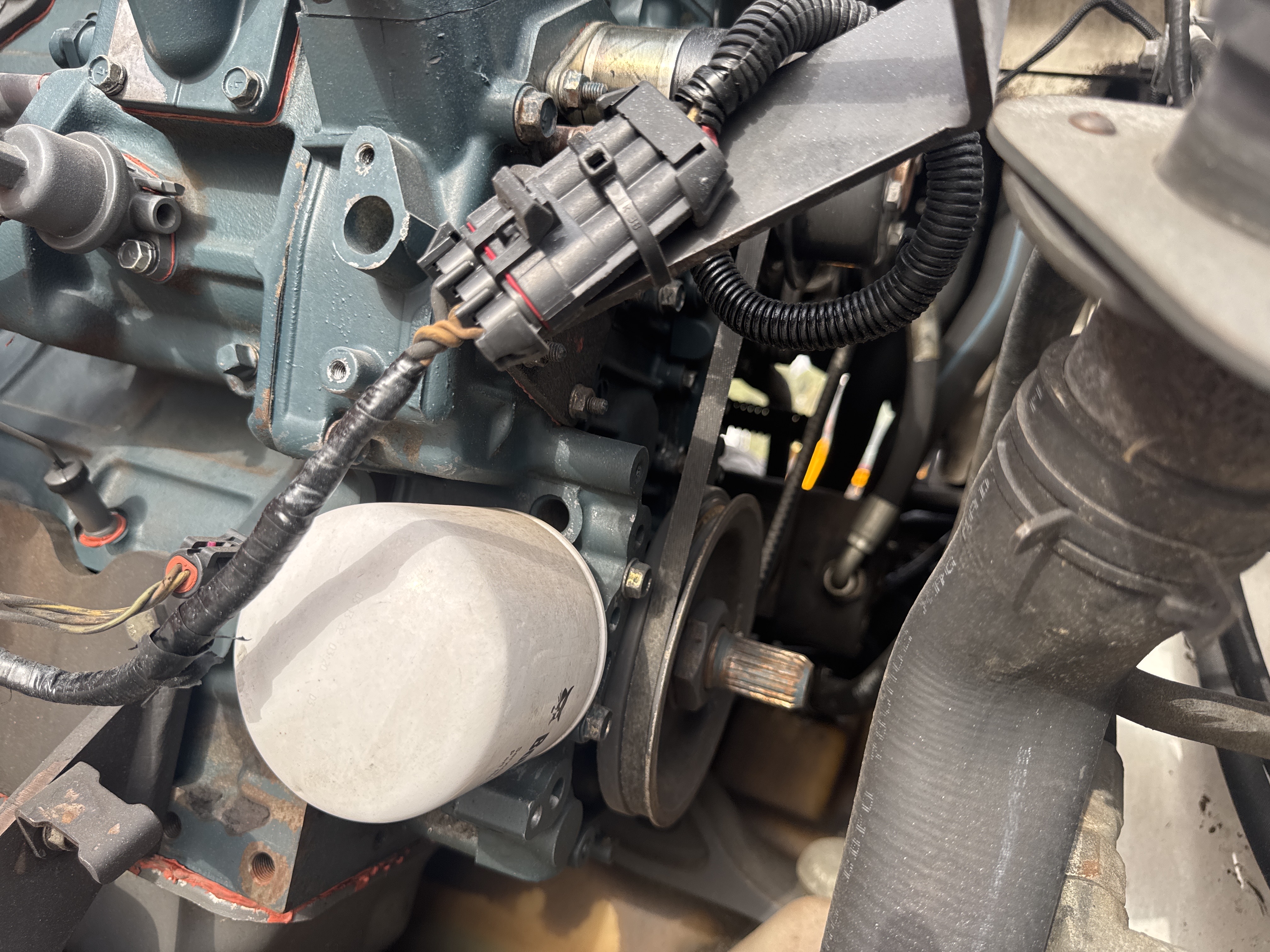 SSL-013-Bobcat-S510-Skid-steer-loaders-inspection-Engine-Engine-oil-leaks-2