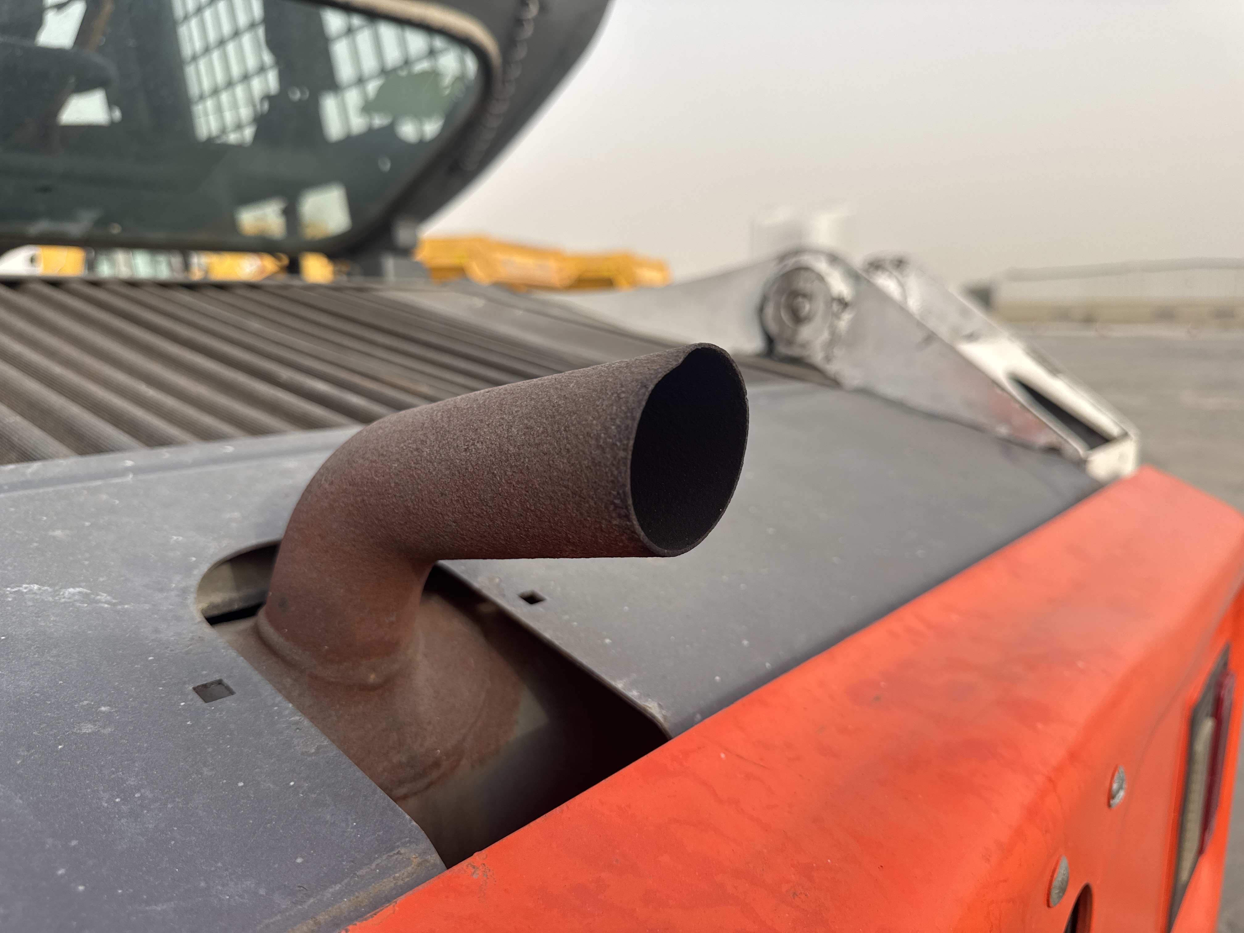 SSL-013-Bobcat-S510-Skid-steer-loaders-inspection-Engine-Exhaust-system-3