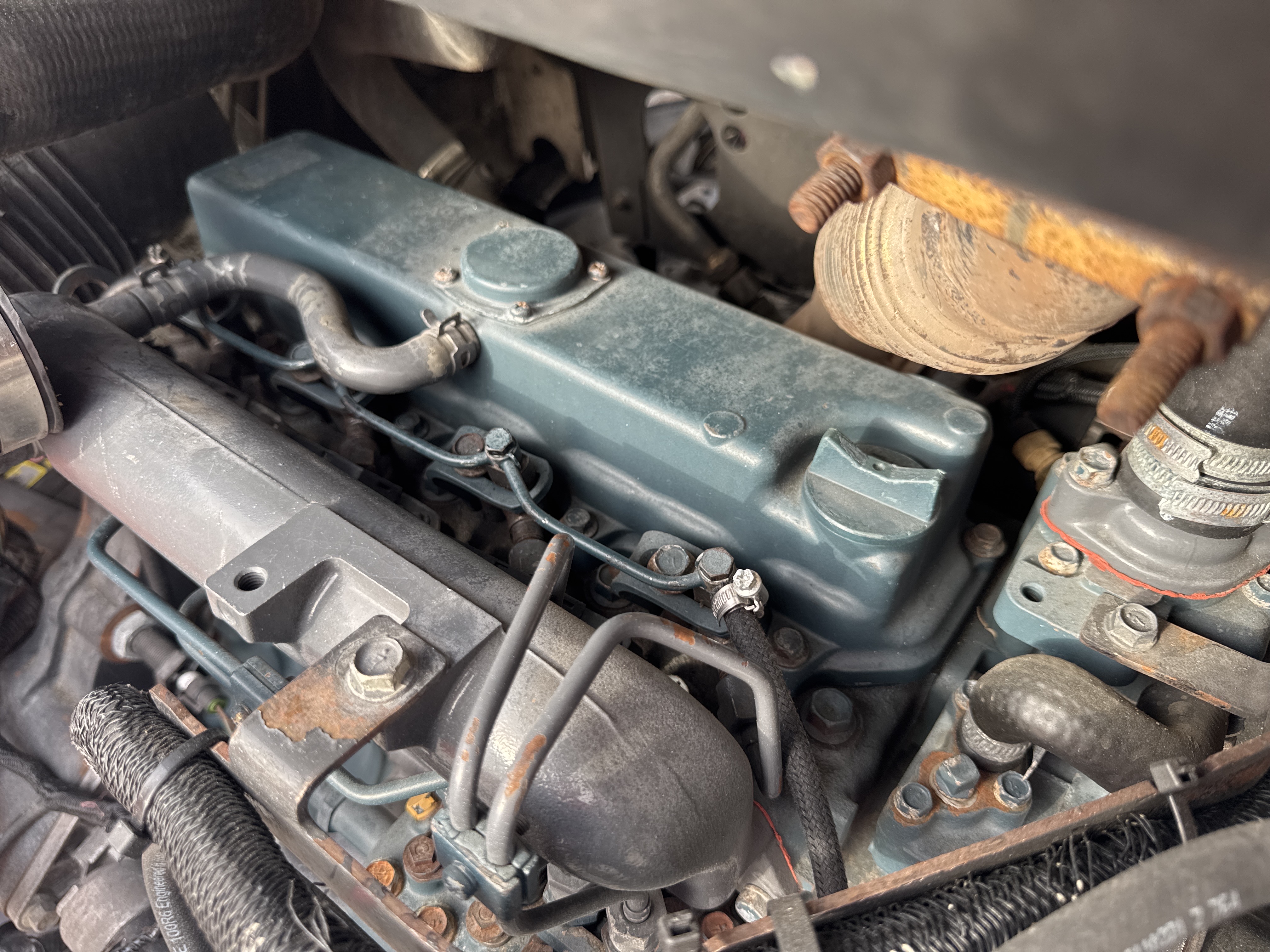 SSL-013-Bobcat-S510-Skid-steer-loaders-inspection-Engine-Engine-oil-leaks-3