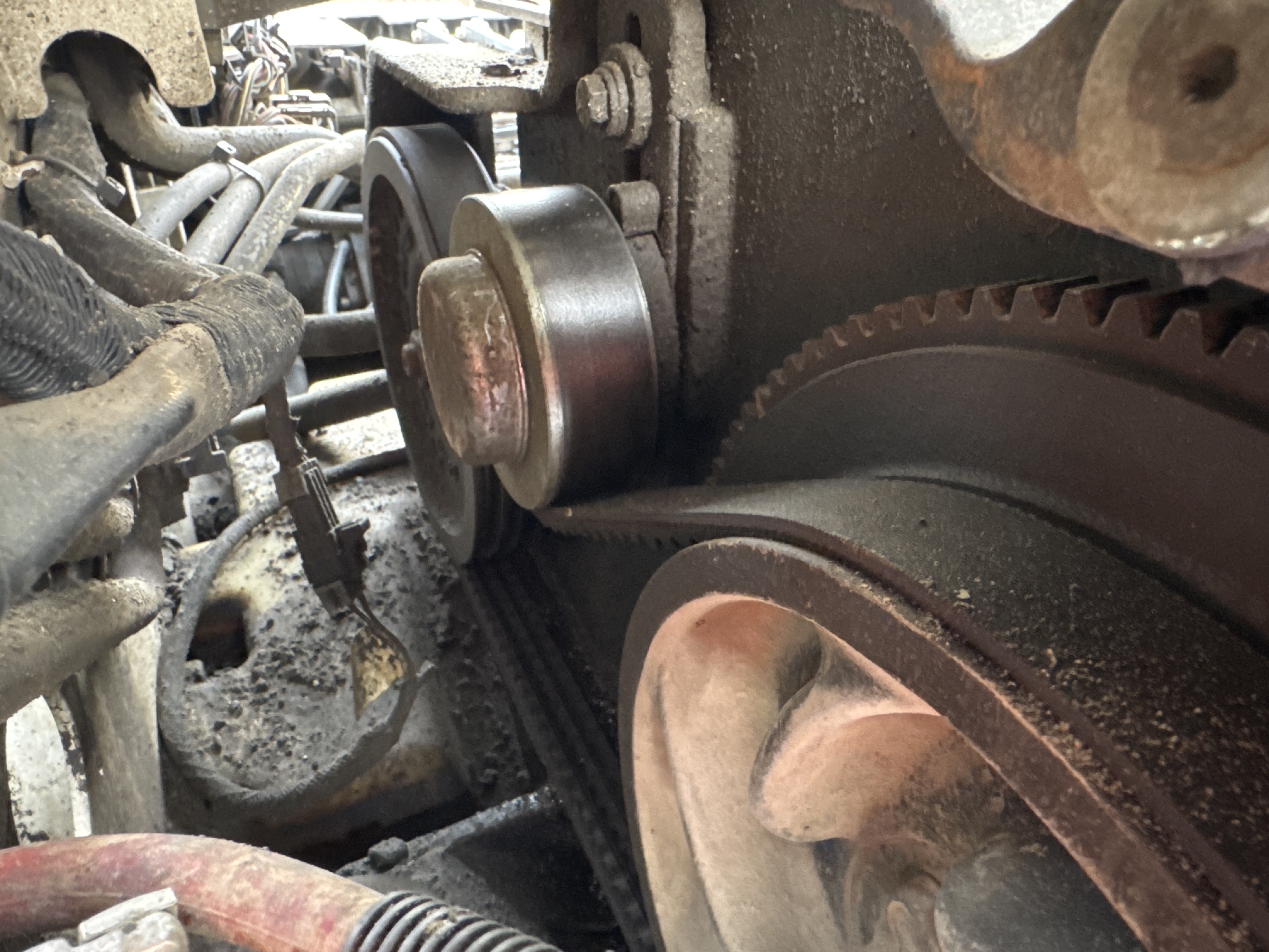 SSL-013-Bobcat-S510-Skid-steer-loaders-inspection-Engine-Belts-2