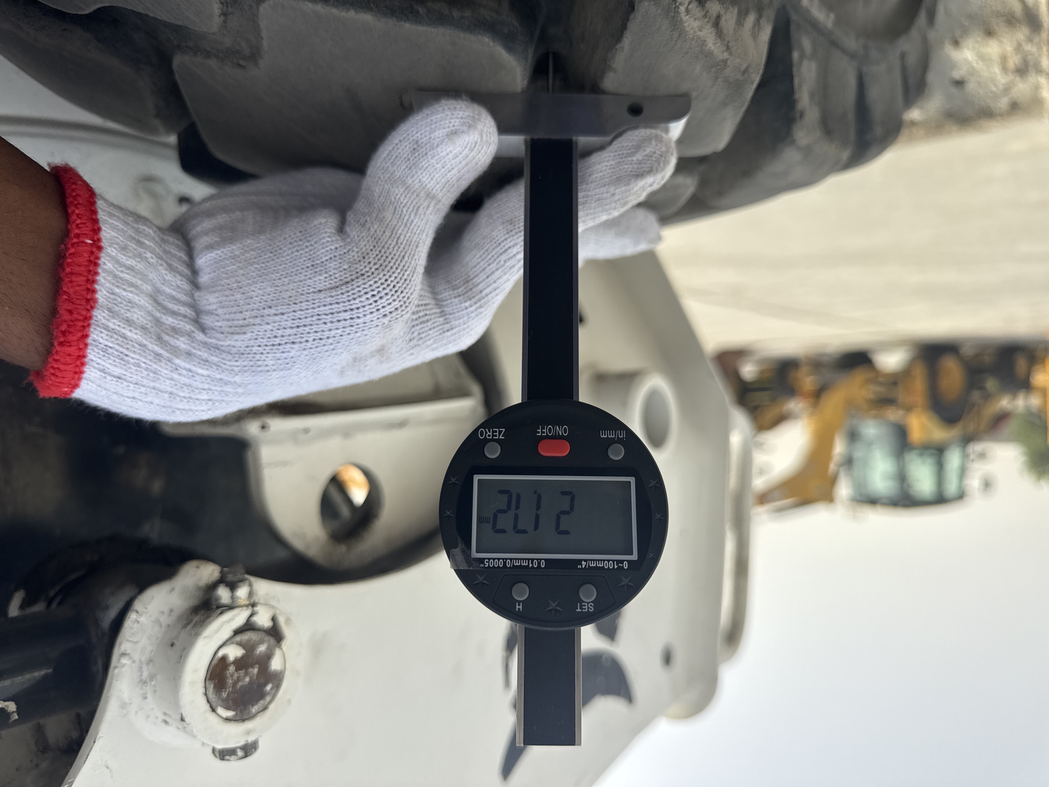 SSL-013-Bobcat-S510-Skid-steer-loaders-inspection-Chassis-Left-front-tire---tread-depth-2