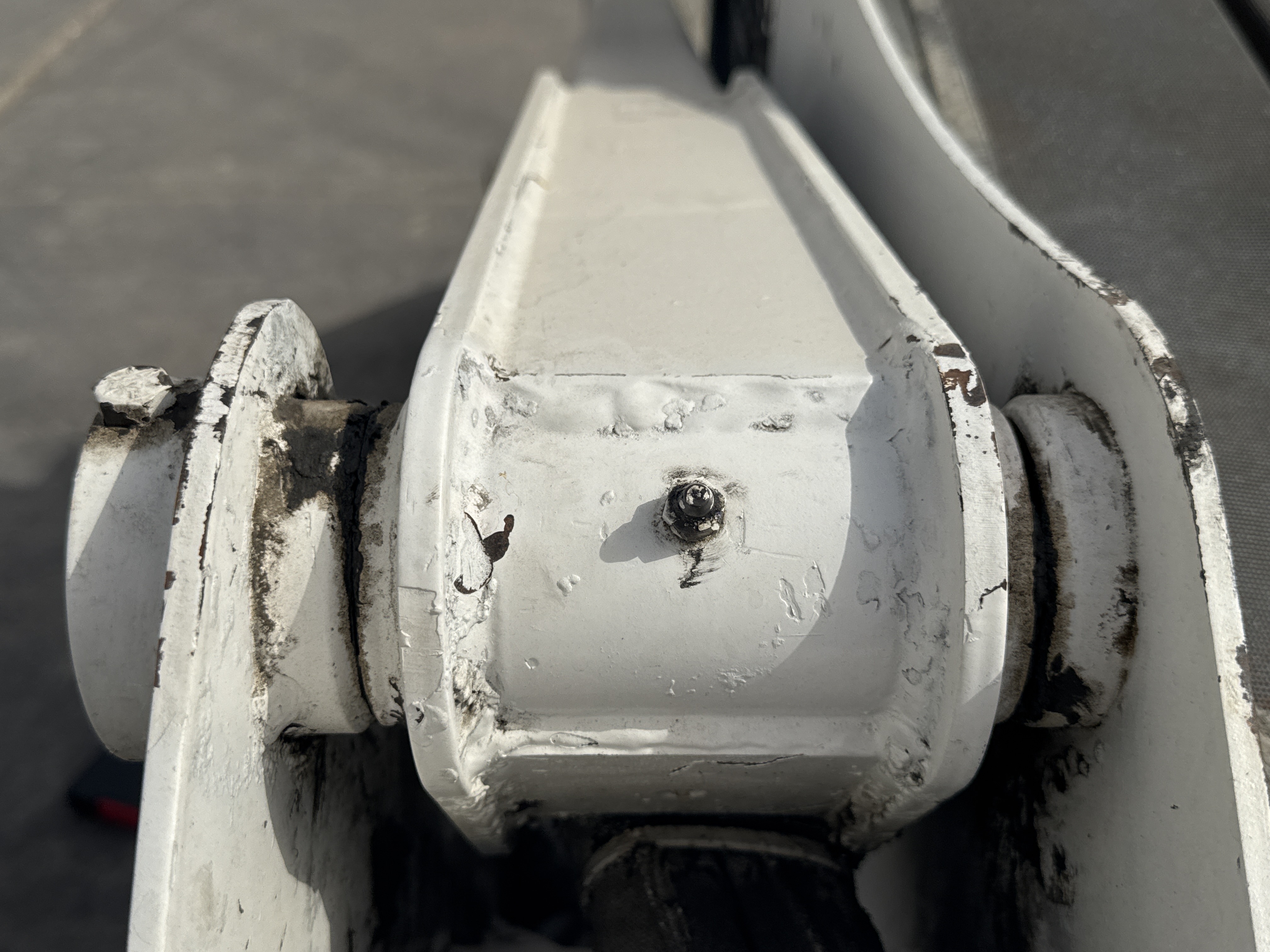 SSL-013-Bobcat-S510-Skid-steer-loaders-inspection-Chassis-Lift-arm-base-pin-and-bushings-2