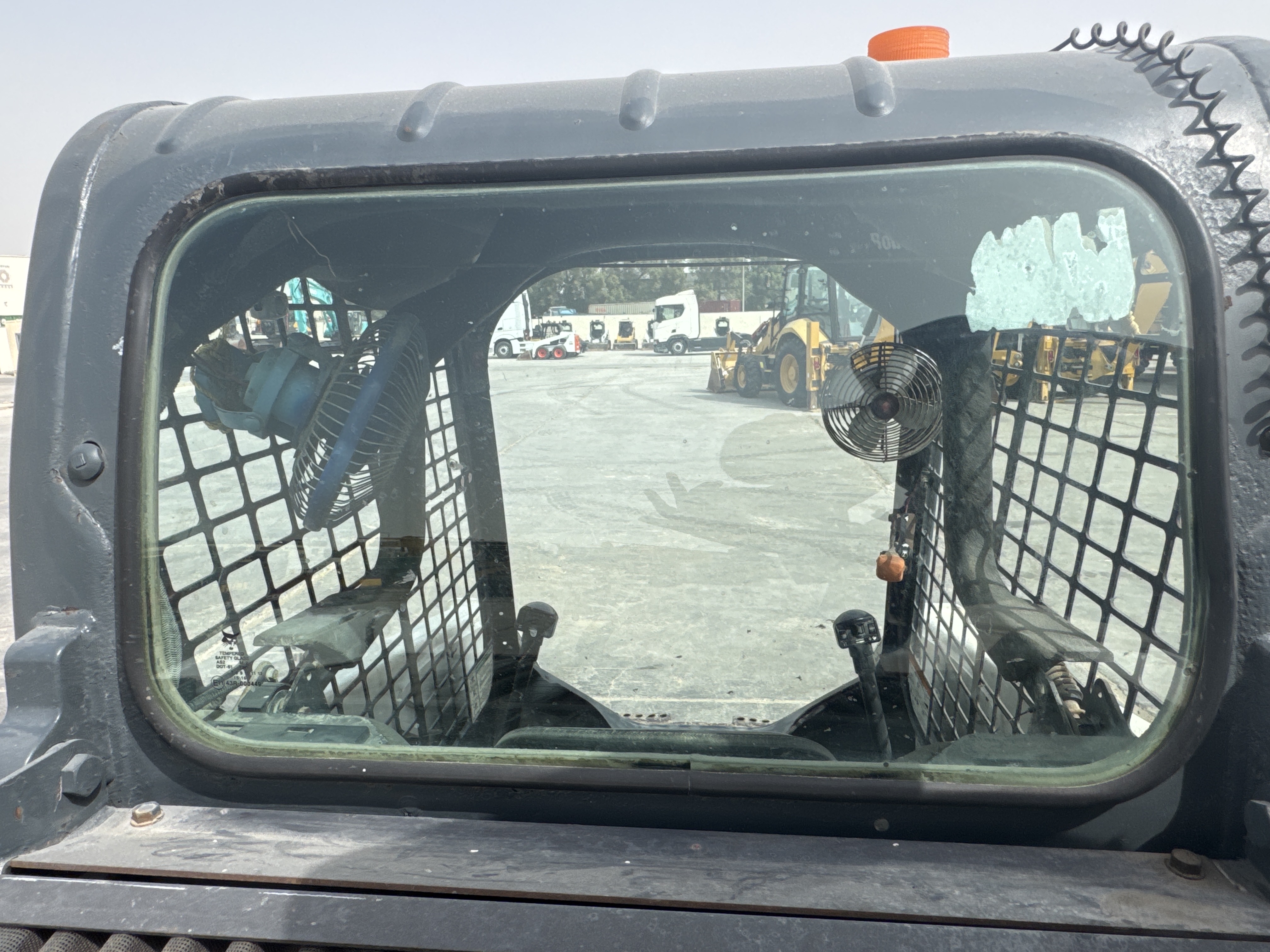 SSL-013-Bobcat-S510-Skid-steer-loaders-inspection-Safety-Glass-2