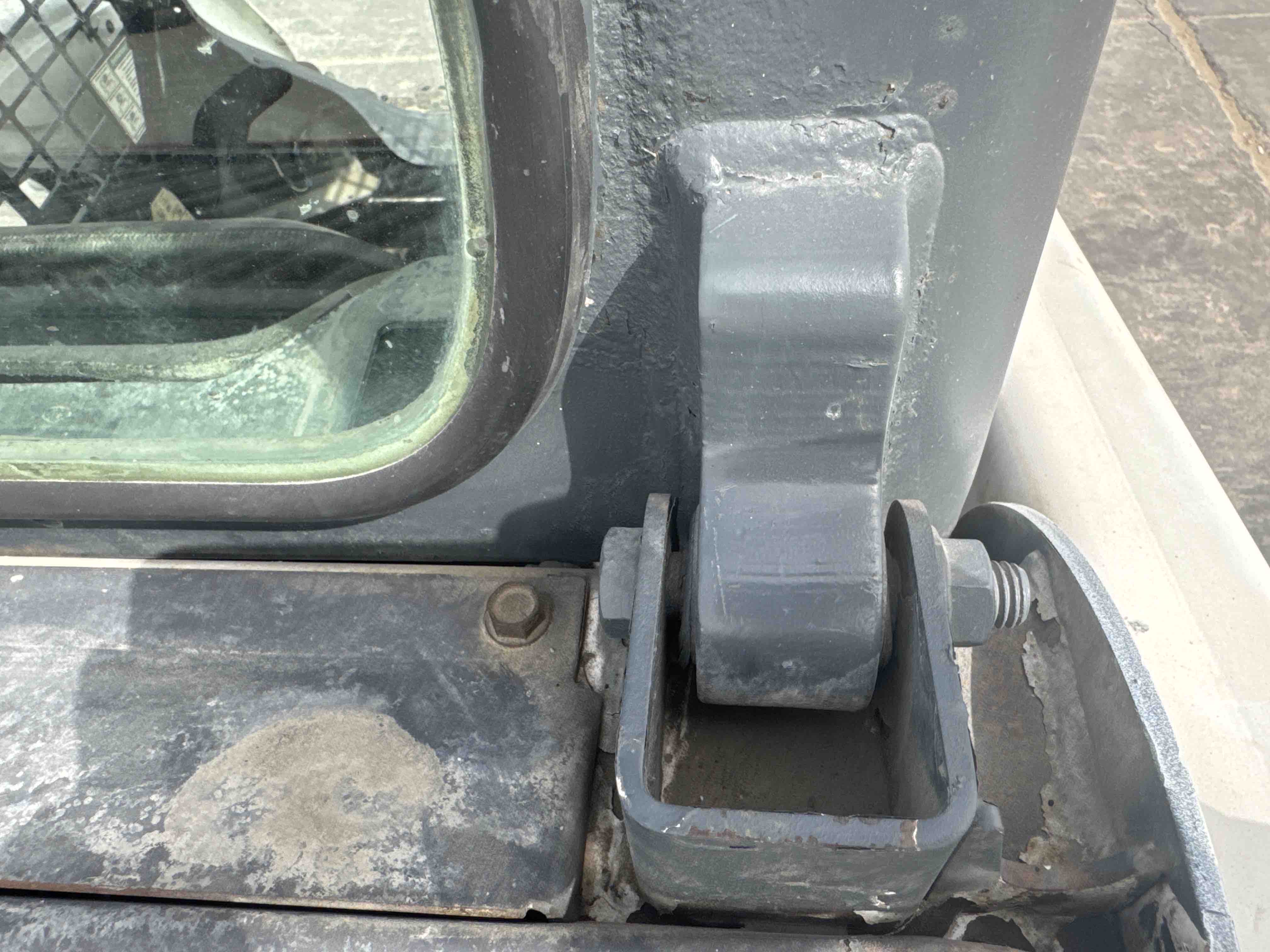 SSL-013-Bobcat-S510-Skid-steer-loaders-inspection-Safety-Rollover-protective-structure-(ROPS-/-FOPS)-2