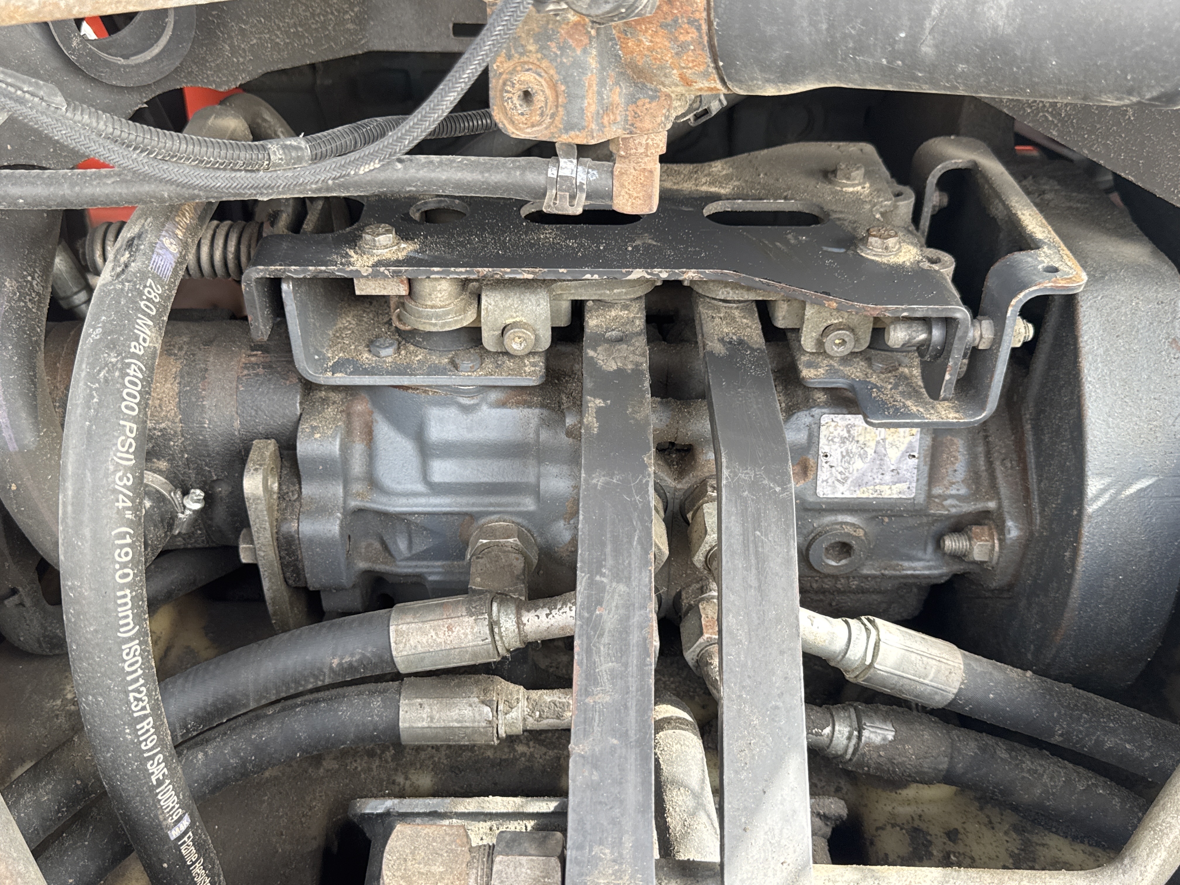 SSL-013-Bobcat-S510-Skid-steer-loaders-inspection-Hydraulics-Hydraulic-pump-2
