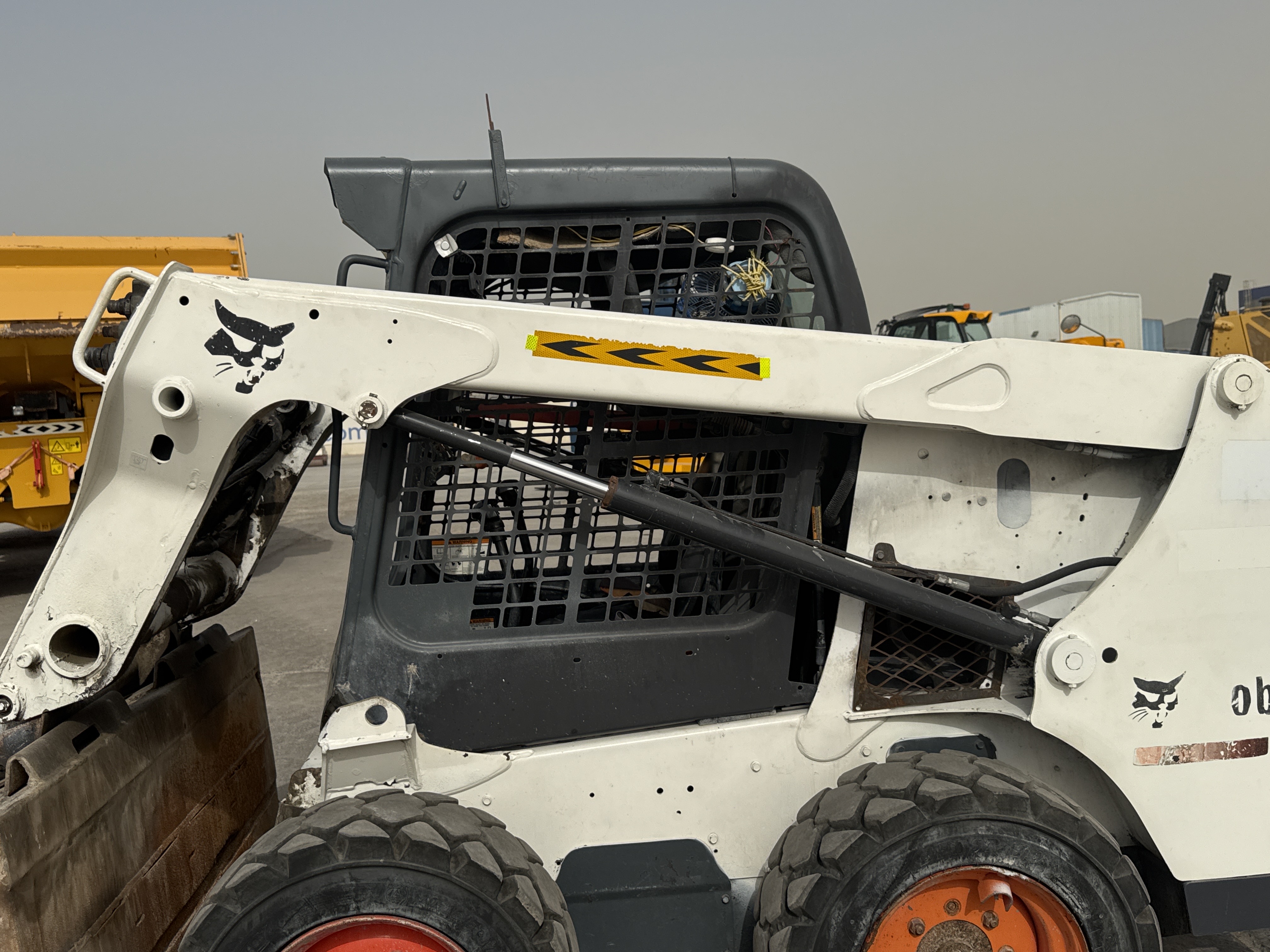 SSL-013-Bobcat-S510-Skid-steer-loaders-inspection-Hydraulics-Lift-arm-2