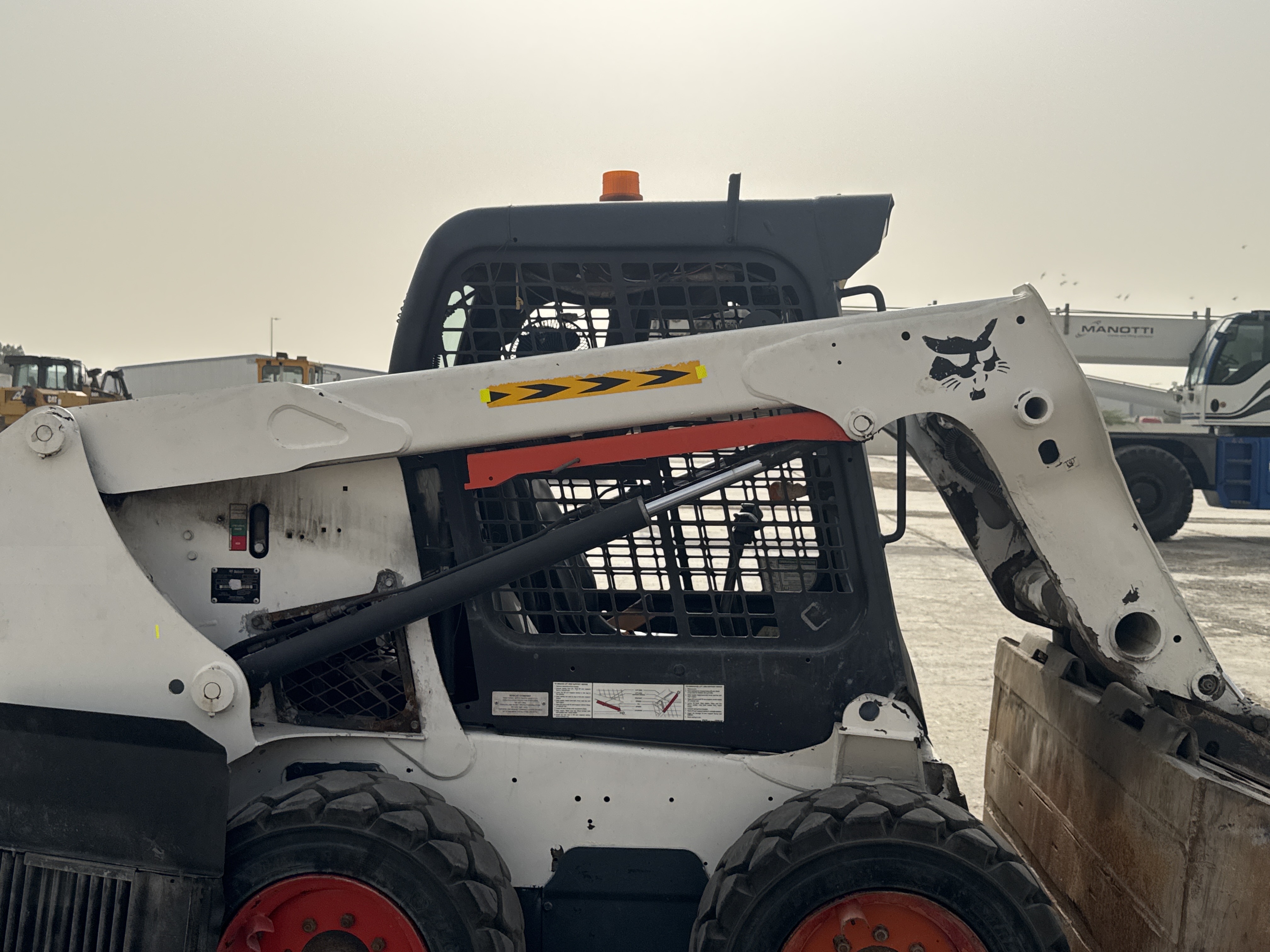 SSL-013-Bobcat-S510-Skid-steer-loaders-inspection-Hydraulics-Lift-arm-2