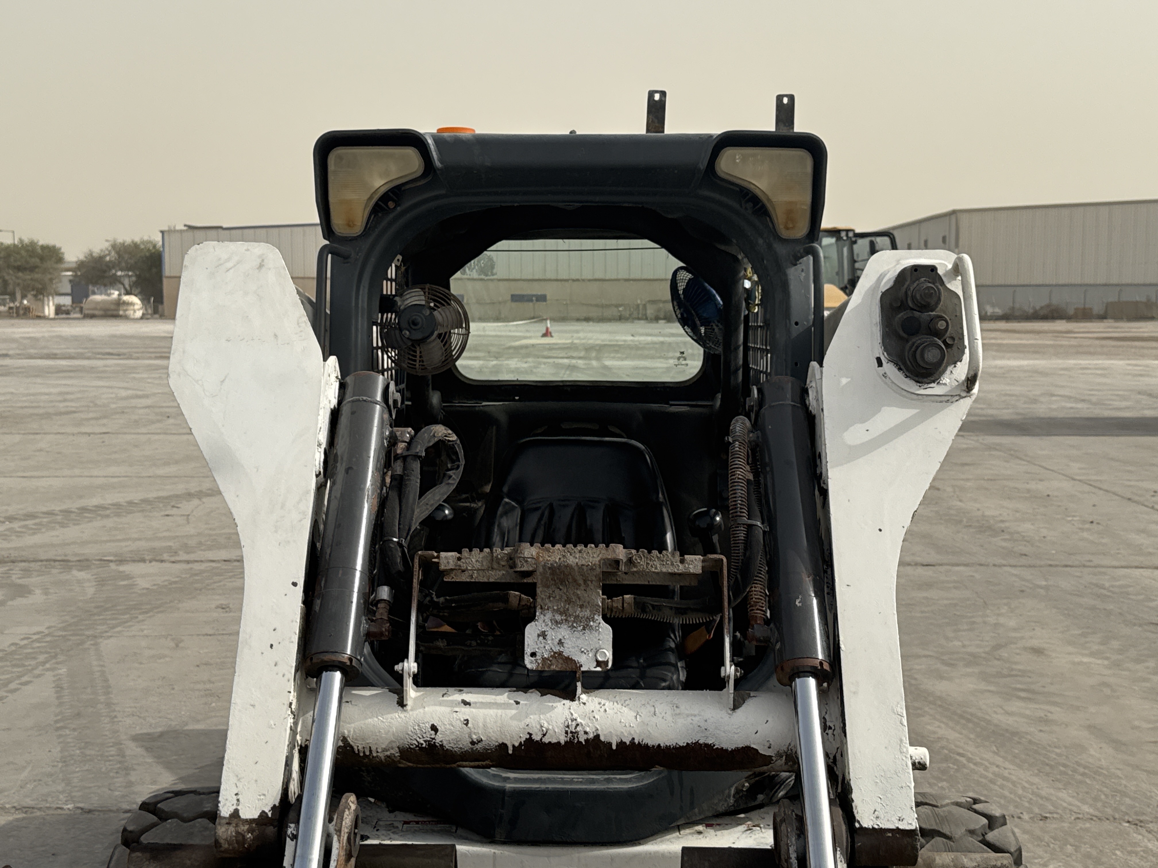 SSL-013-Bobcat-S510-Skid-steer-loaders-inspection-Hydraulics-Lift-arm-2