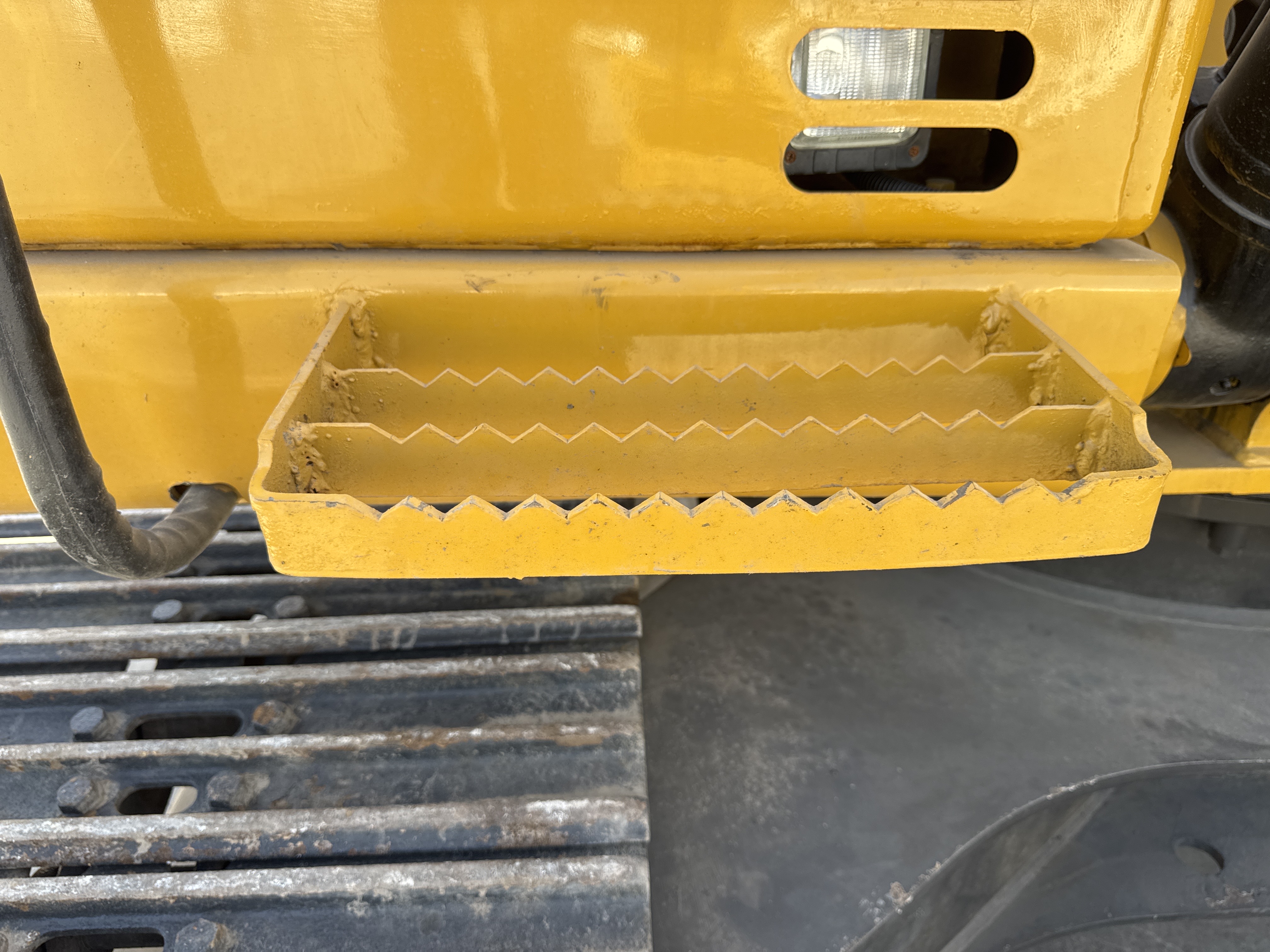 MDX-011-Cat-323D3-Medium-excavators-inspection-Structure-Steps/ladders-2