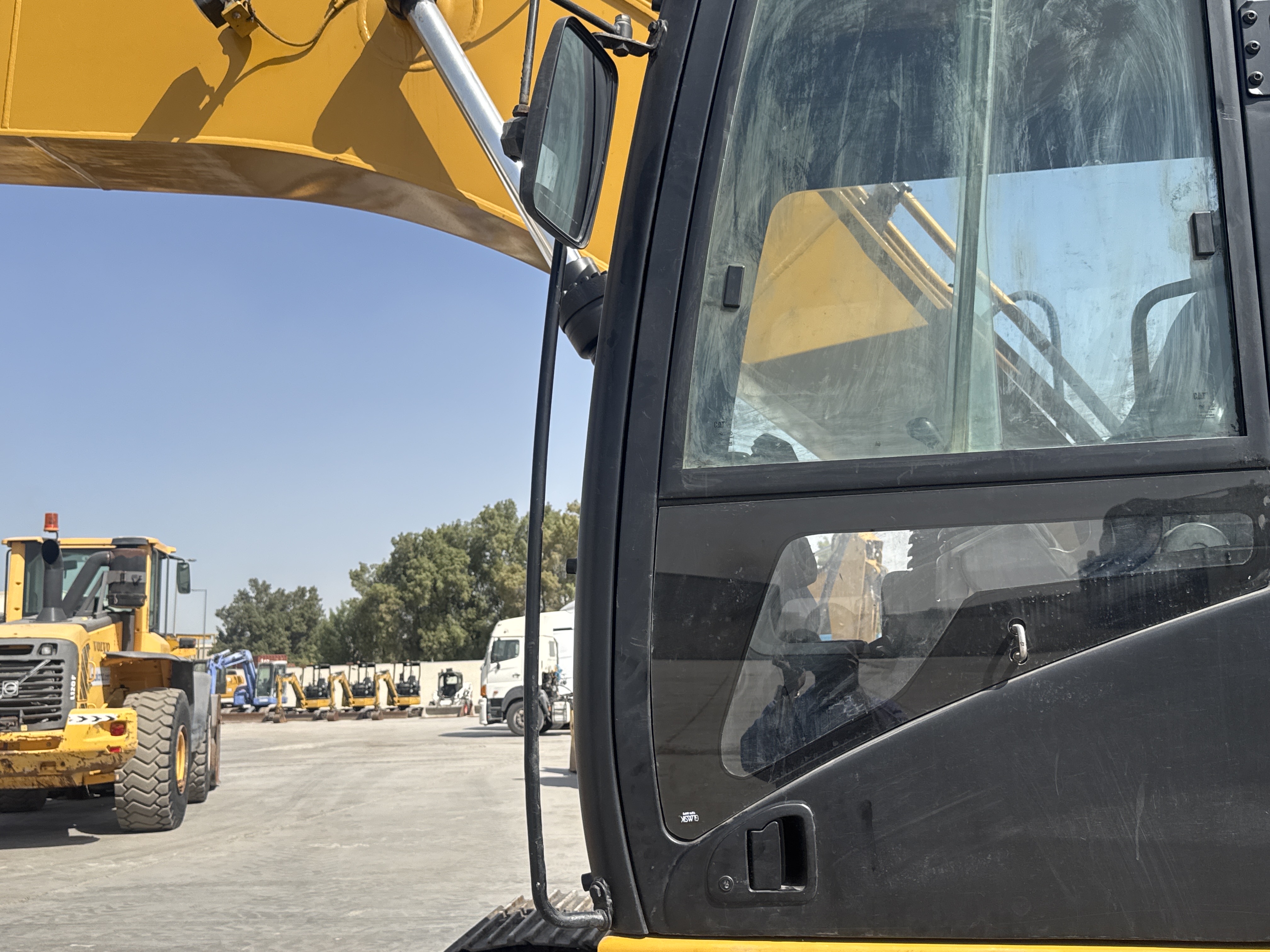 MDX-011-Cat-323D3-Medium-excavators-inspection-Structure-Handrails-2