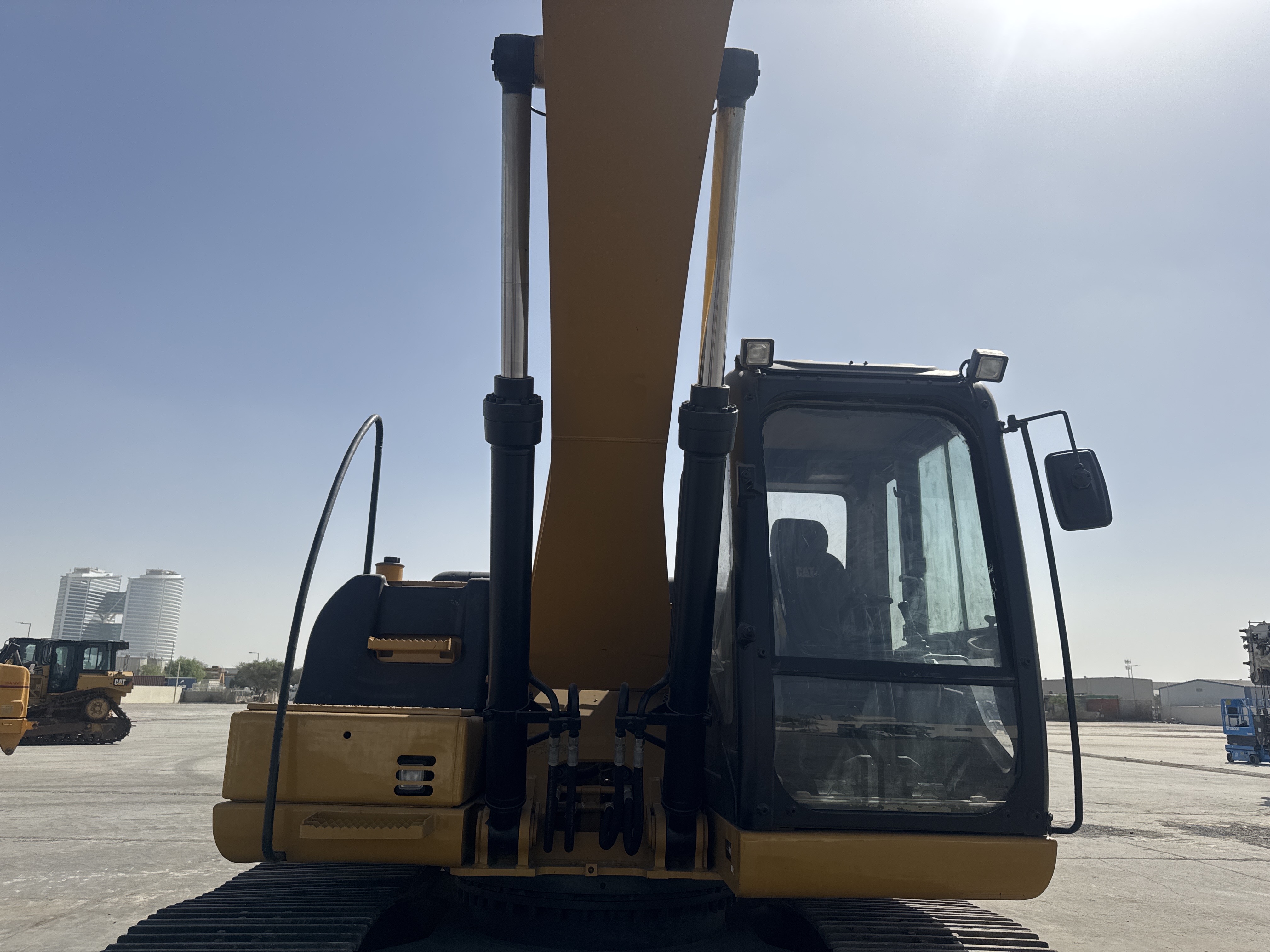 MDX-011-Cat-323D3-Medium-excavators-inspection-Structure-Paint-2