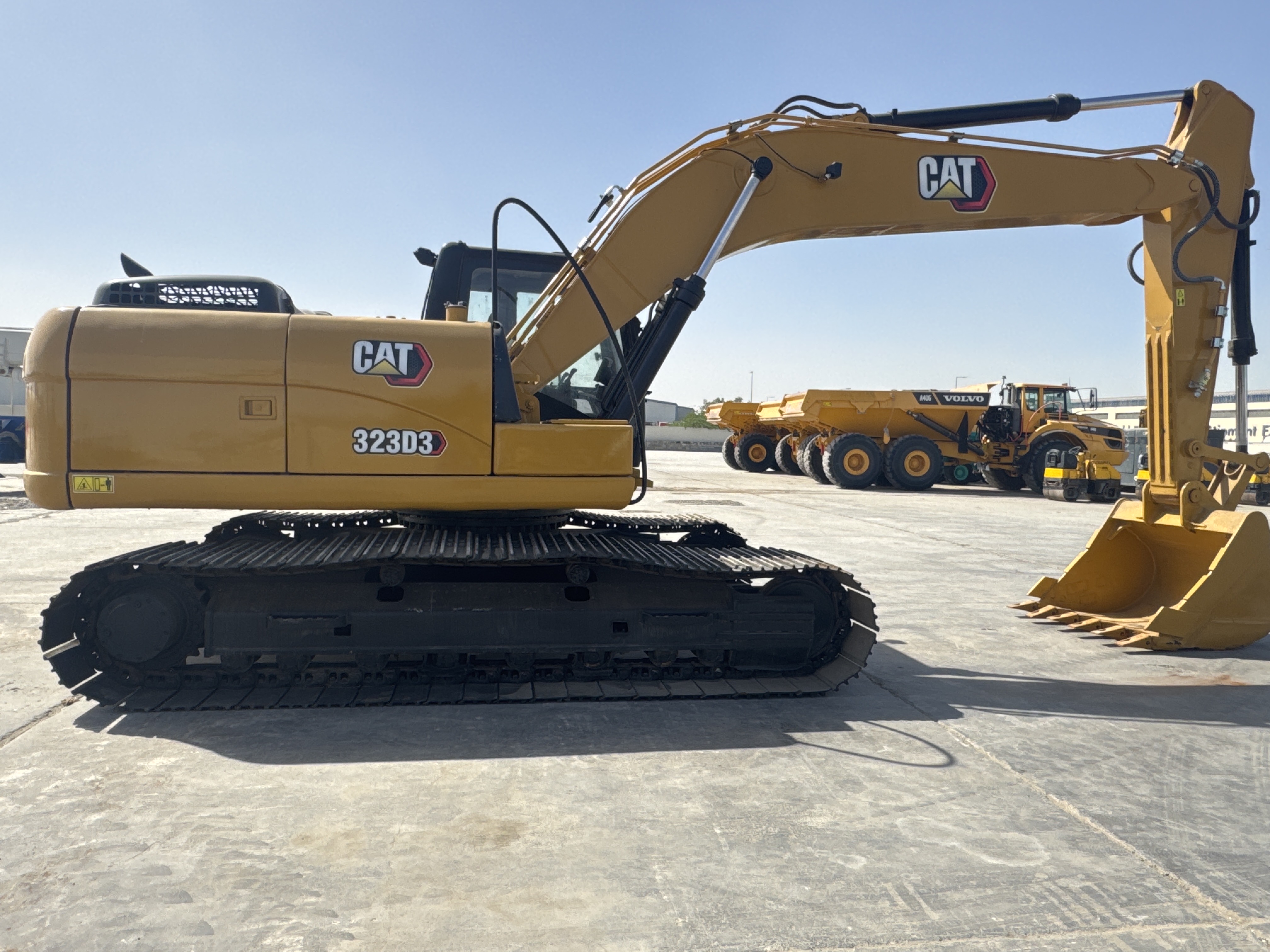 MDX-011-Cat-323D3-Medium-excavators-inspection-Structure-Paint-2