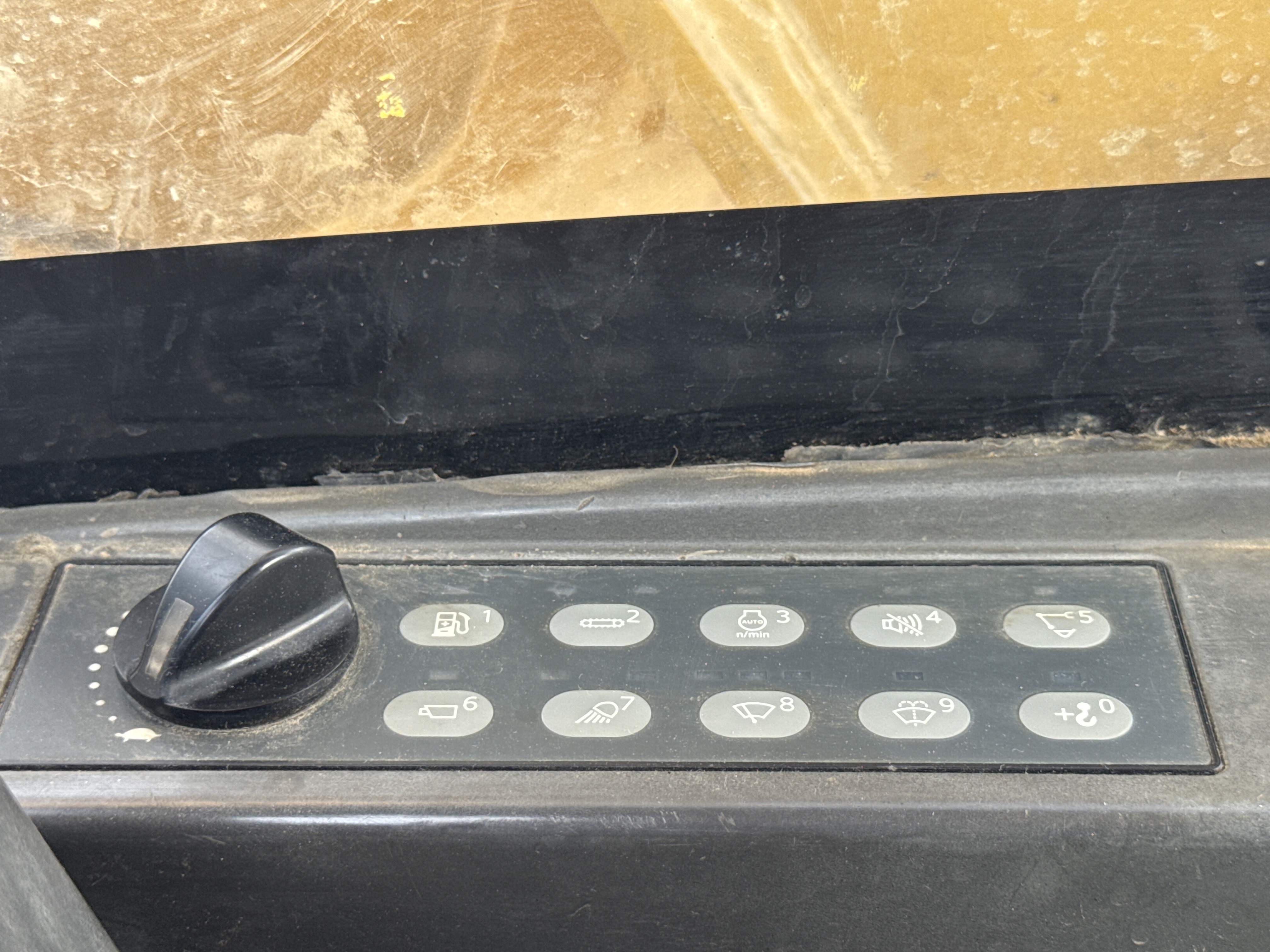 MDX-011-Cat-323D3-Medium-excavators-inspection-Cabin-Electronic-instrument-board-2