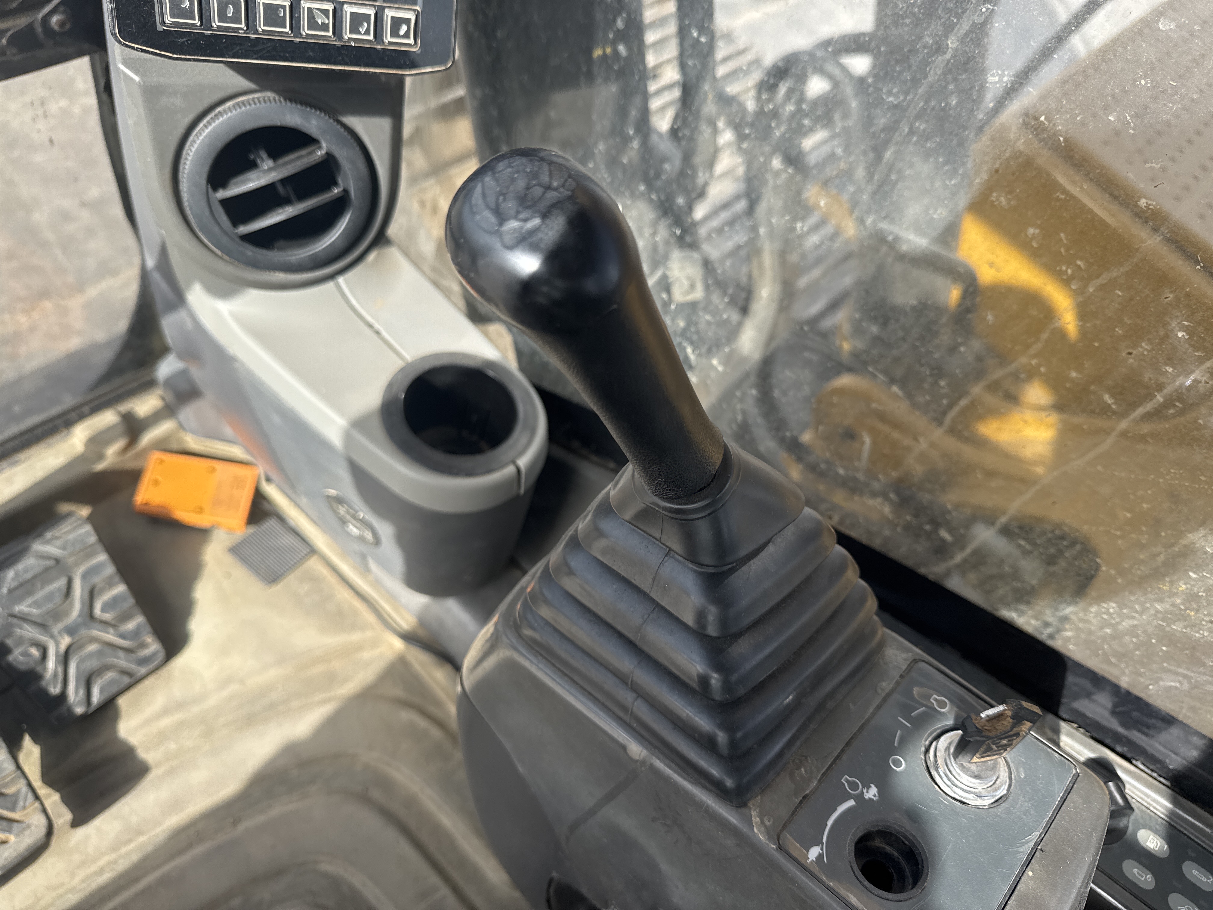 MDX-011-Cat-323D3-Medium-excavators-inspection-Cabin-Joysticks-1