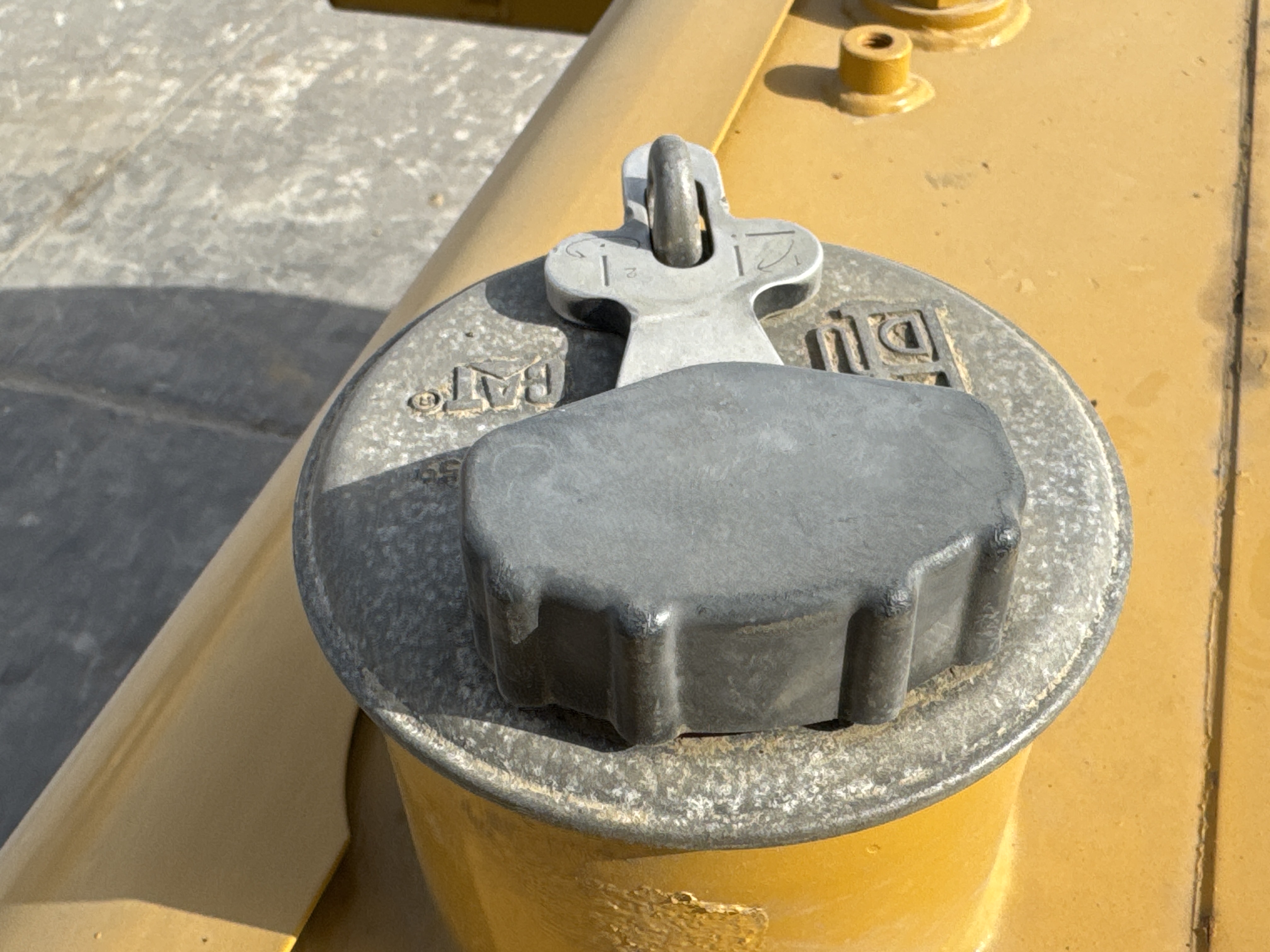 MDX-011-Cat-323D3-Medium-excavators-inspection-Engine-Fuel-tank-2