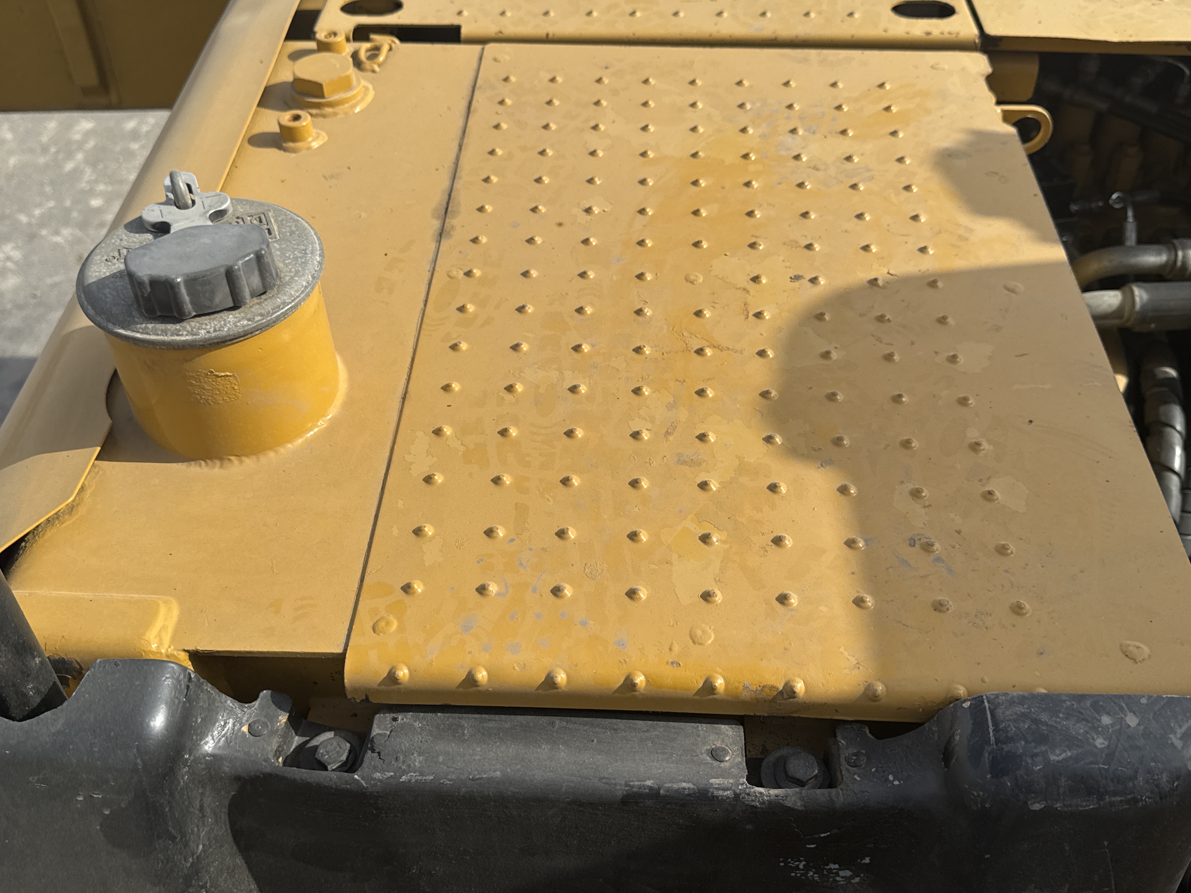 MDX-011-Cat-323D3-Medium-excavators-inspection-Engine-Fuel-tank-2