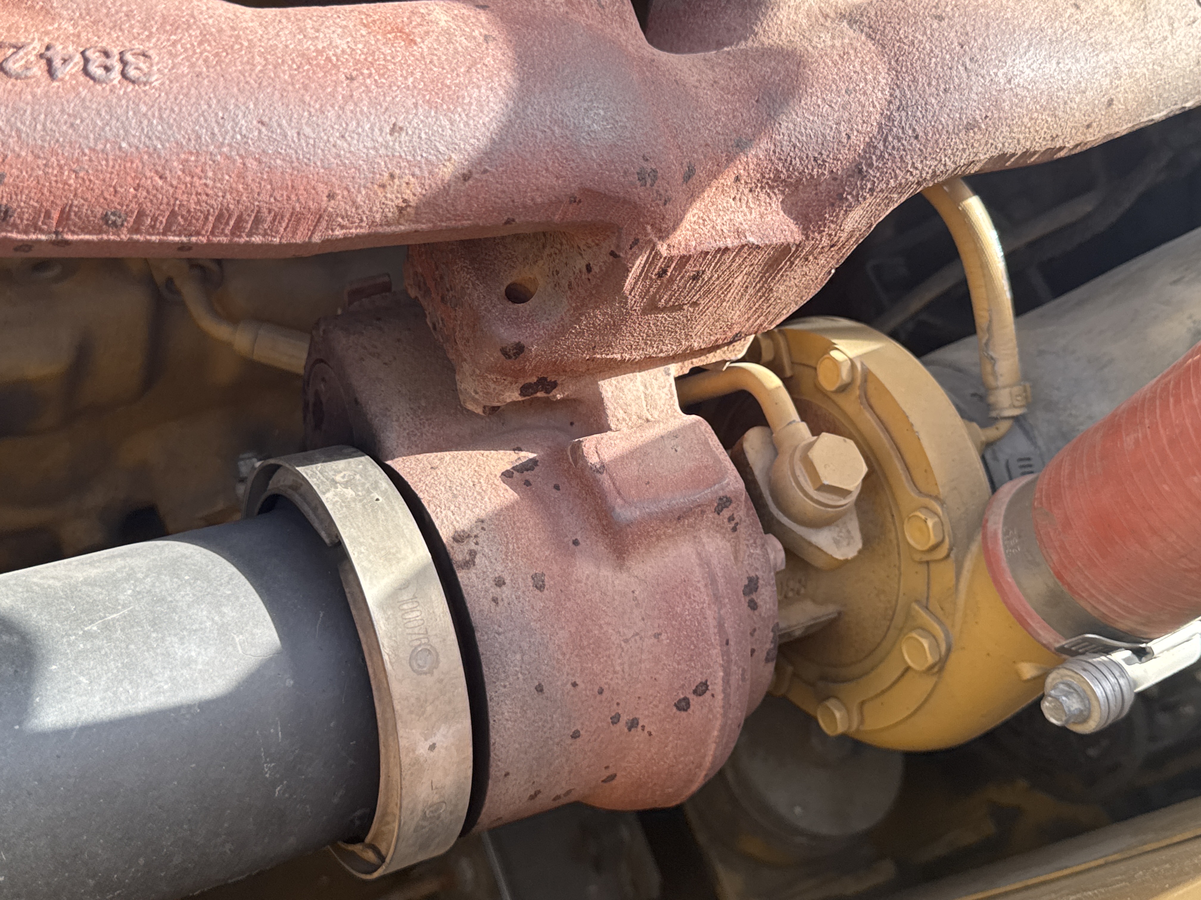 MDX-011-Cat-323D3-Medium-excavators-inspection-Engine-Turbo-2