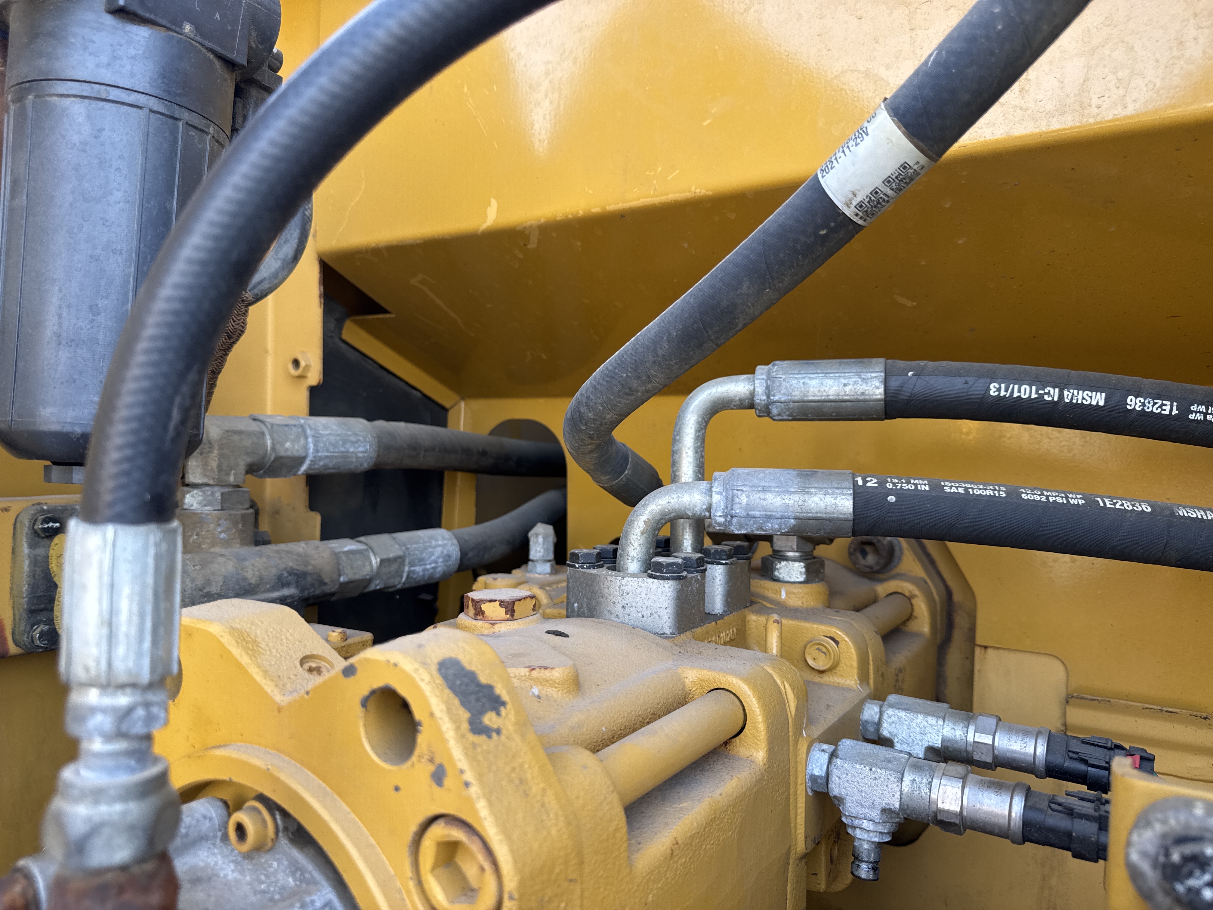 MDX-011-Cat-323D3-Medium-excavators-inspection-Hydraulics-Hydraulic-pump-2