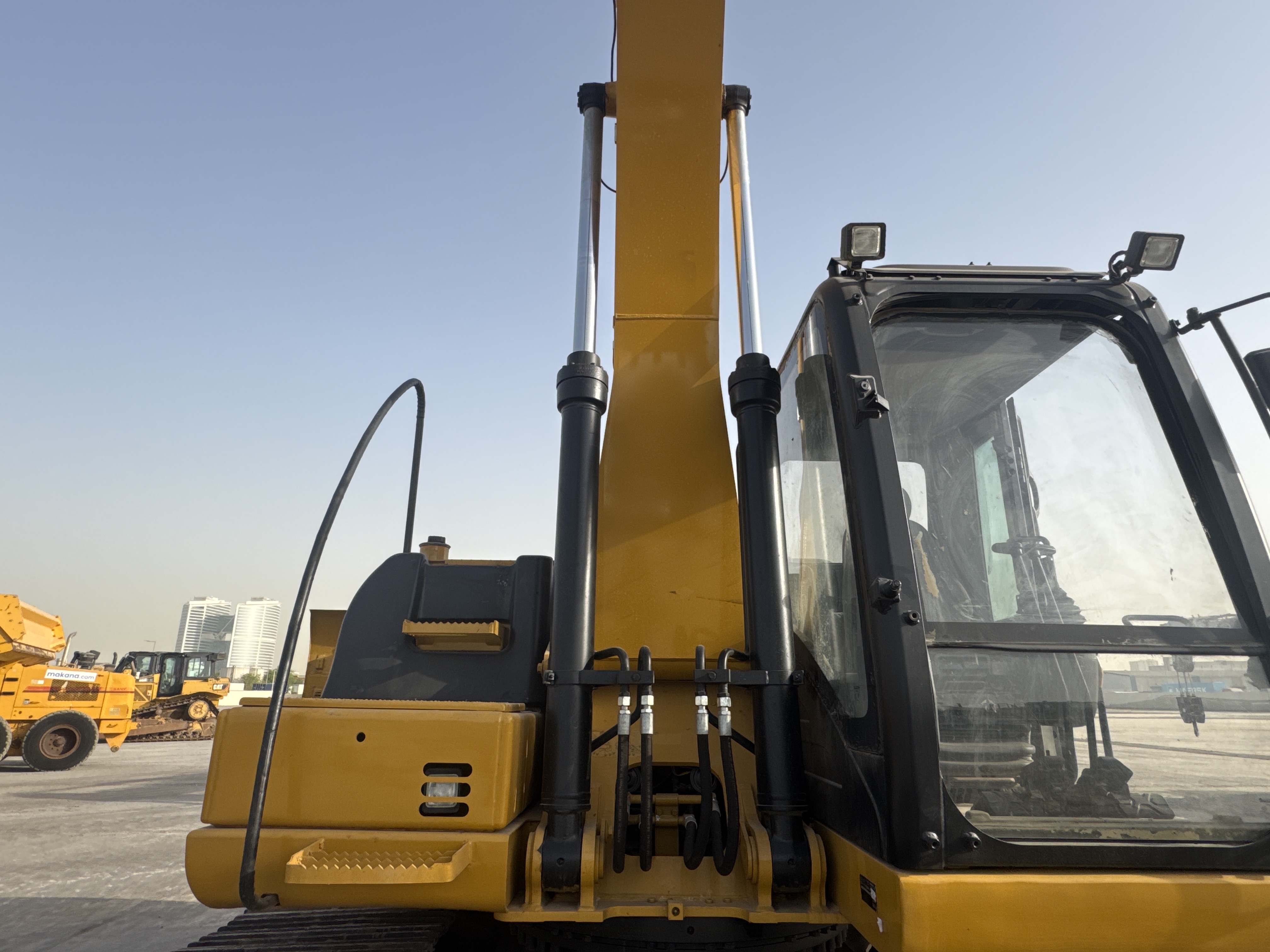 MDX-011-Cat-323D3-Medium-excavators-inspection-Hydraulics-Boom-lift-cylinder-2