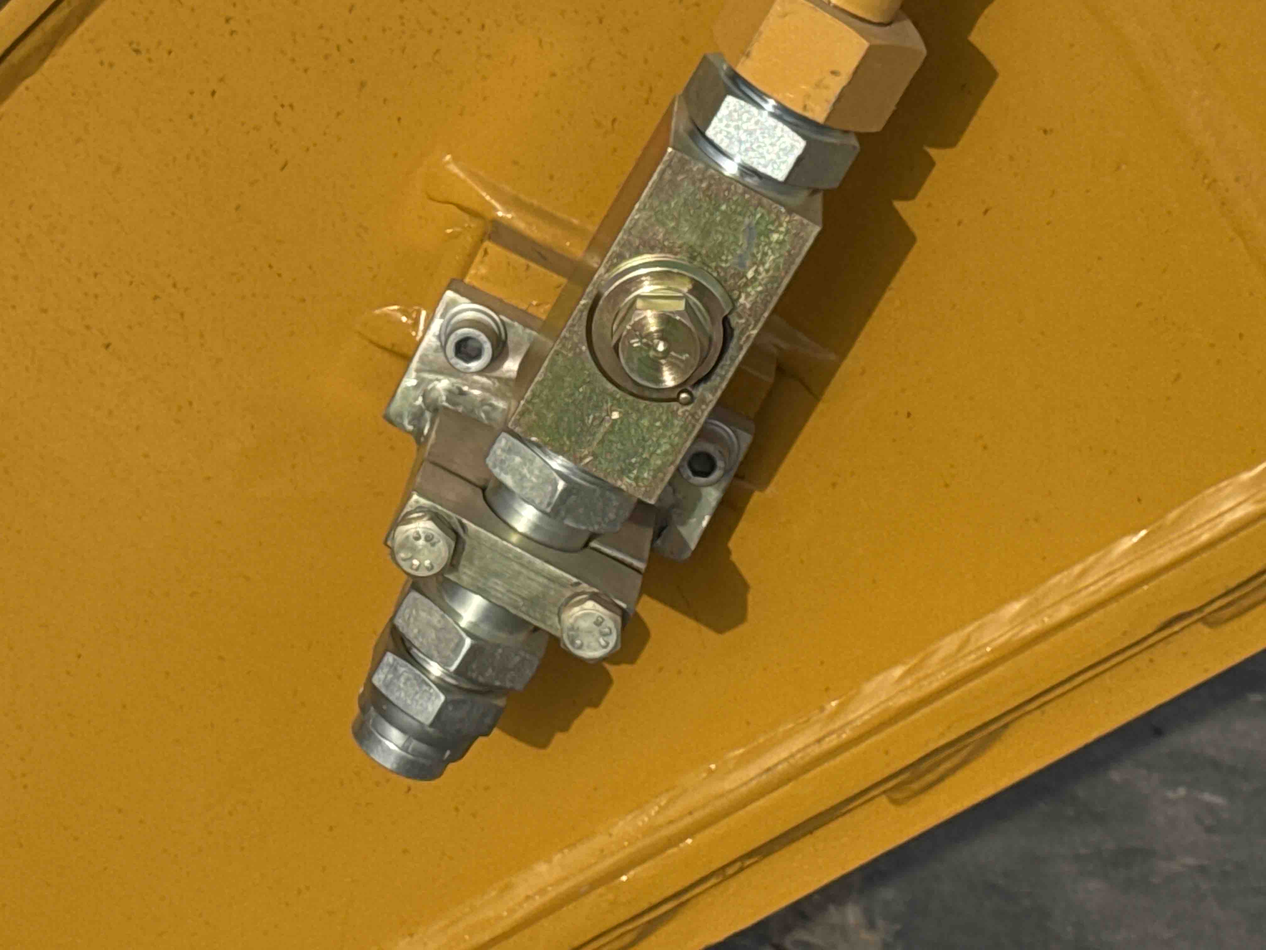 MDX-011-Cat-323D3-Medium-excavators-inspection-Hydraulics-Attachment-piping-2