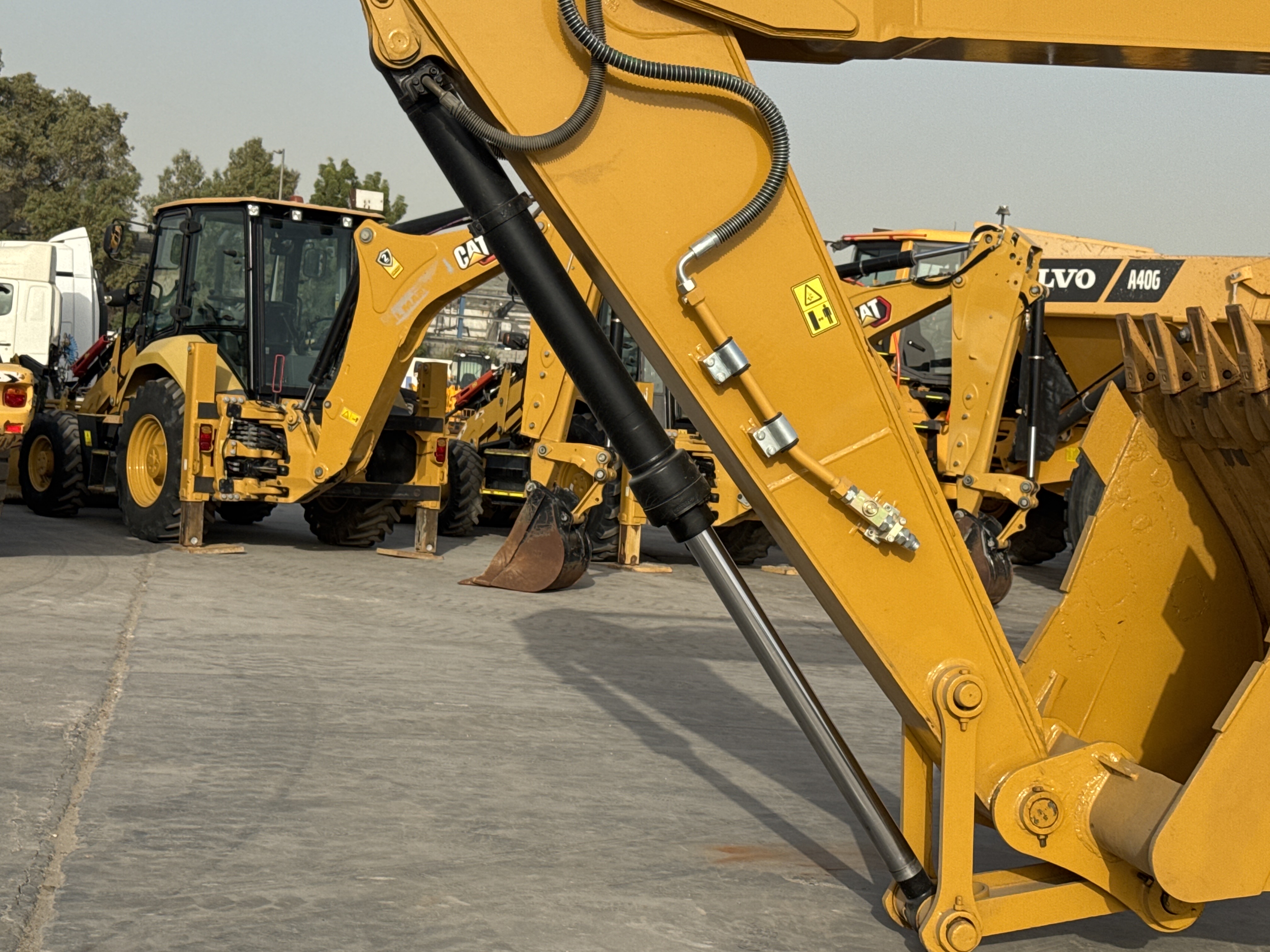 MDX-011-Cat-323D3-Medium-excavators-inspection-Hydraulics-Bucket-cylinder-2